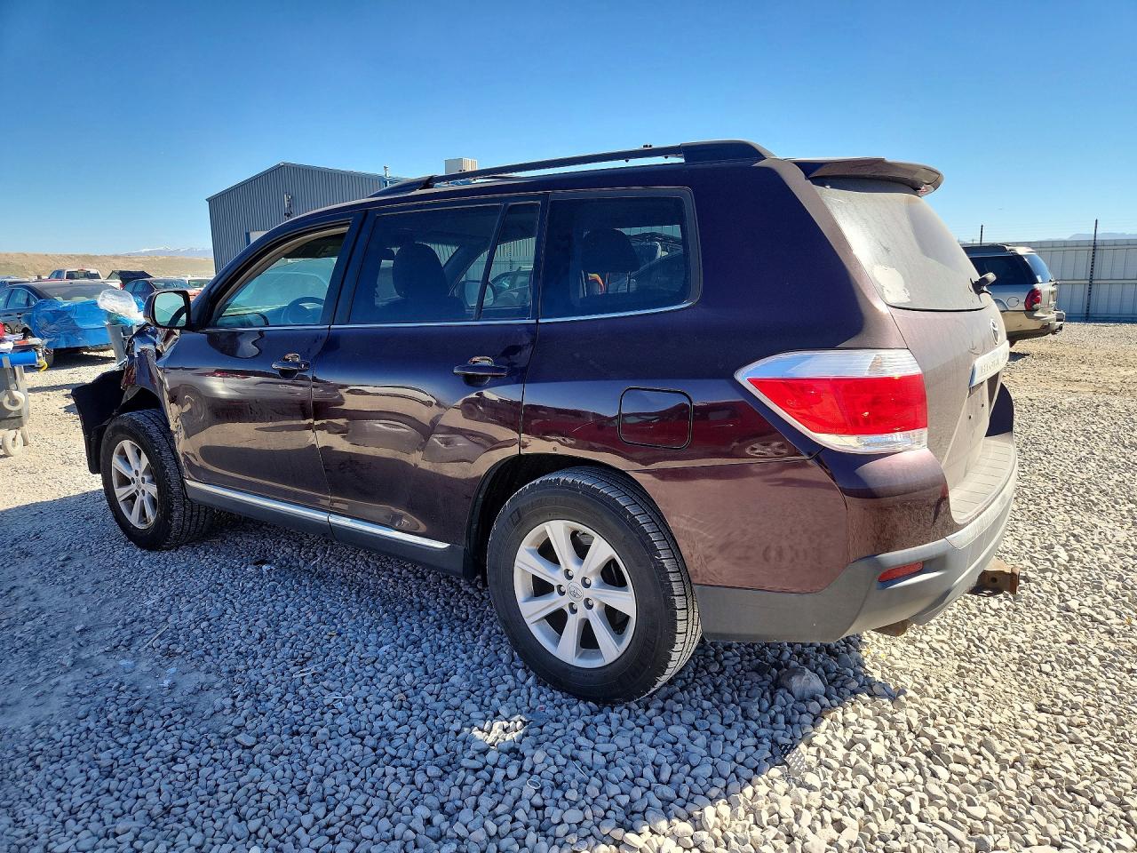 2013 Toyota Highlander Plus Burgundy vin: 5TDBK3EH2DS218057