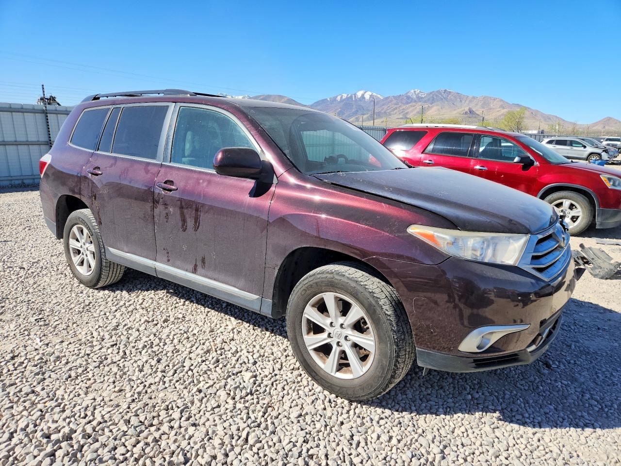 2013 Toyota Highlander Plus Burgundy vin: 5TDBK3EH2DS218057