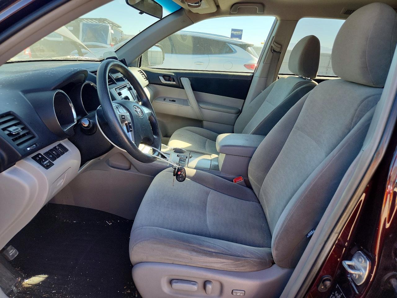 2013 Toyota Highlander Plus Burgundy vin: 5TDBK3EH2DS218057