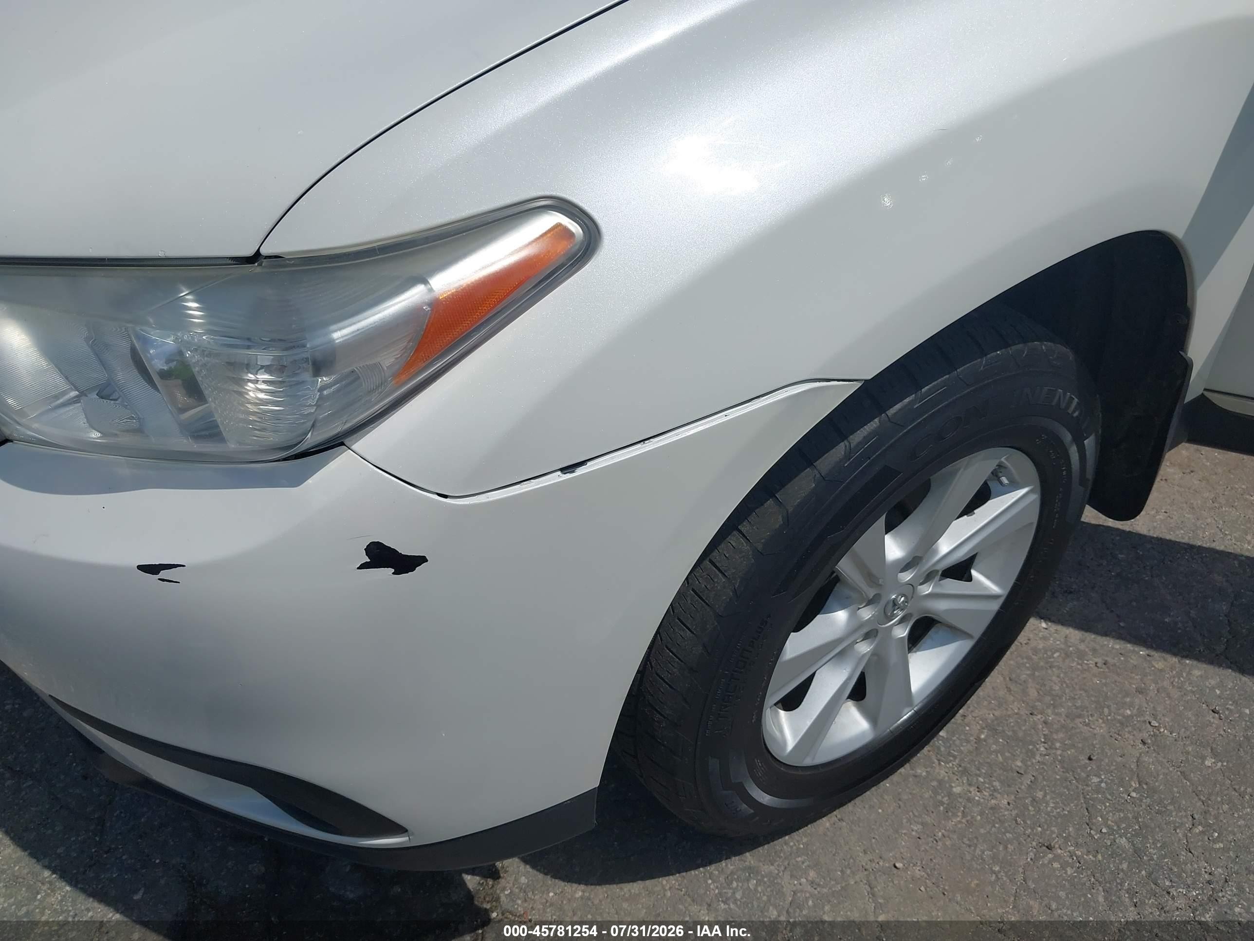 2013 Toyota Highlander Base V6 White vin: 5TDBK3EH2DS265136