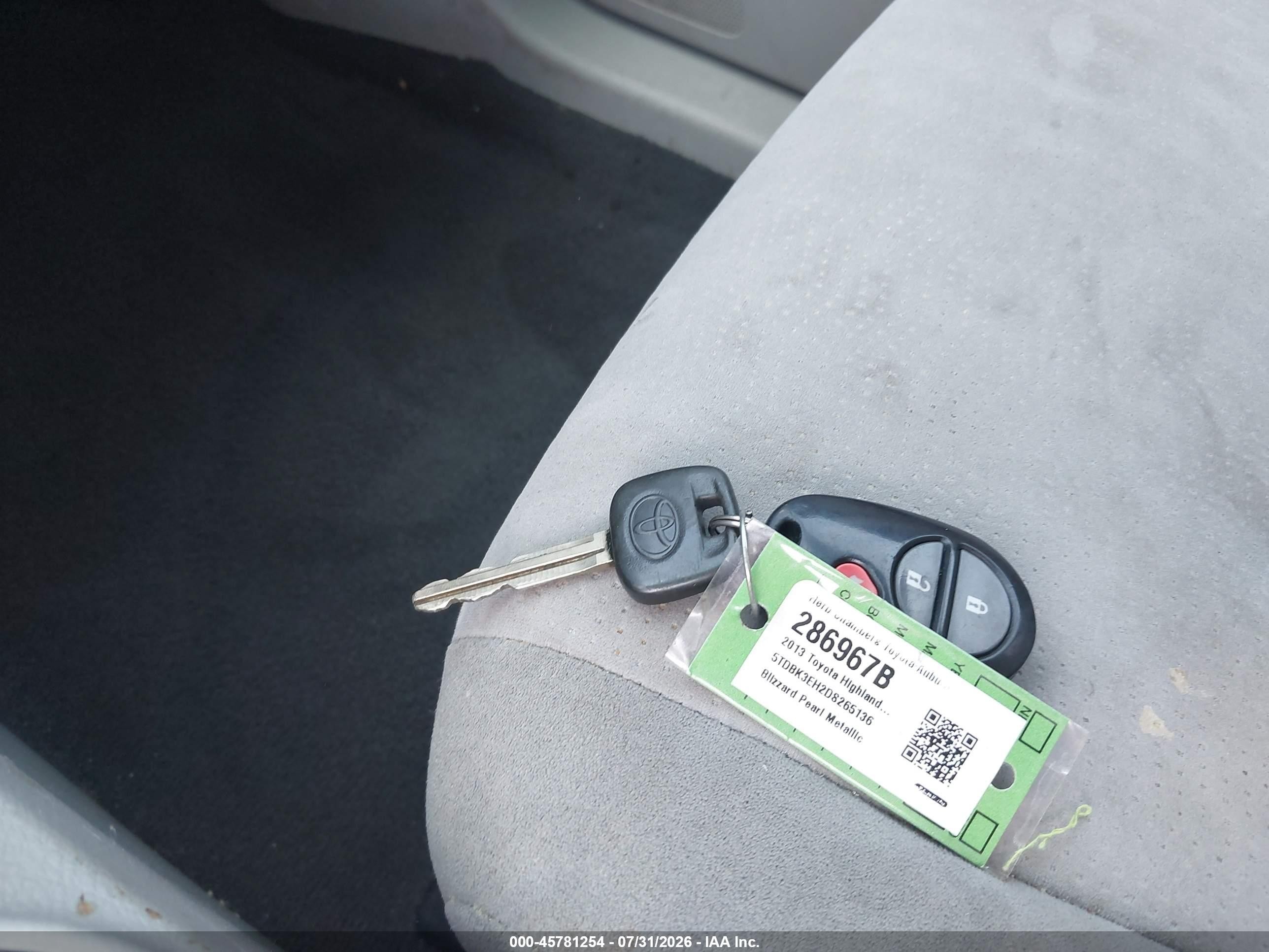 2013 Toyota Highlander Base V6 White vin: 5TDBK3EH2DS265136