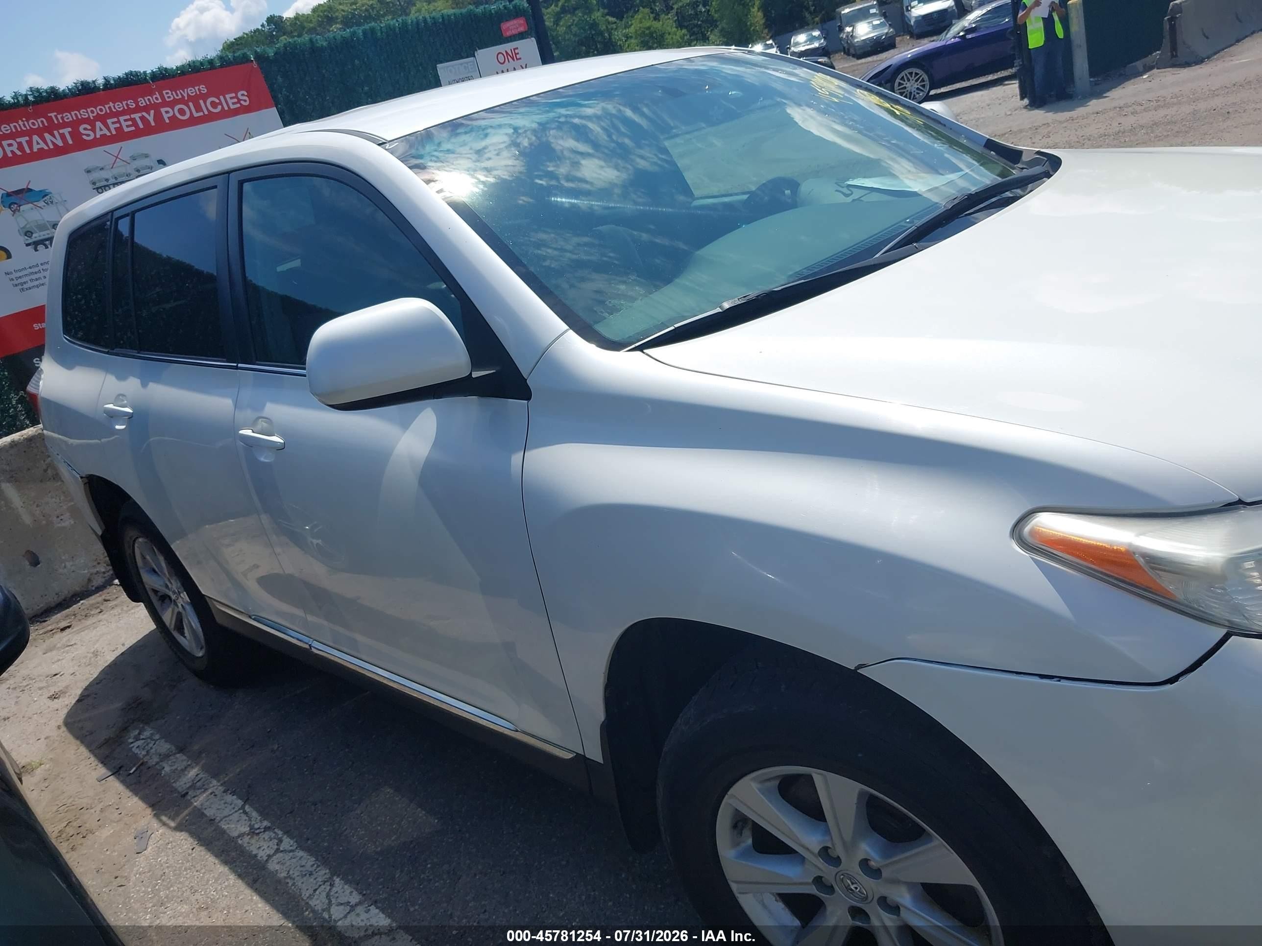 2013 Toyota Highlander Base V6 White vin: 5TDBK3EH2DS265136