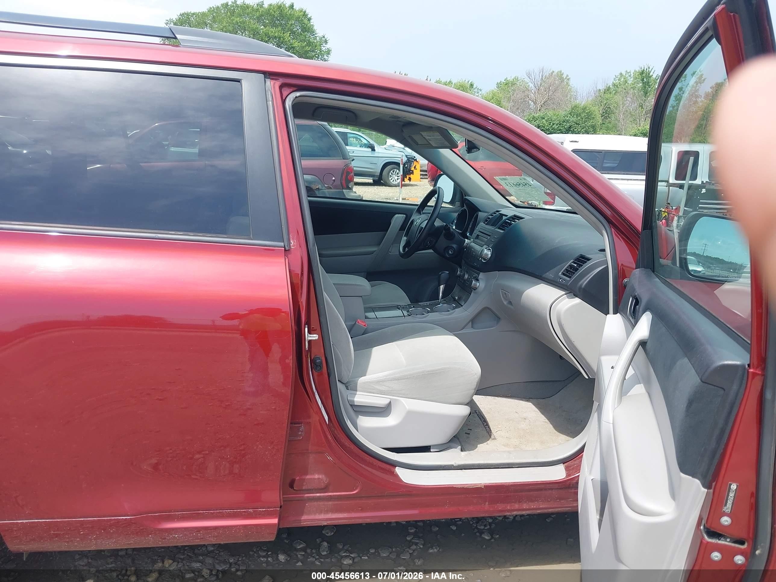 2010 Toyota Highlander Base V6 Red vin: 5TDBK3EH3AS002763