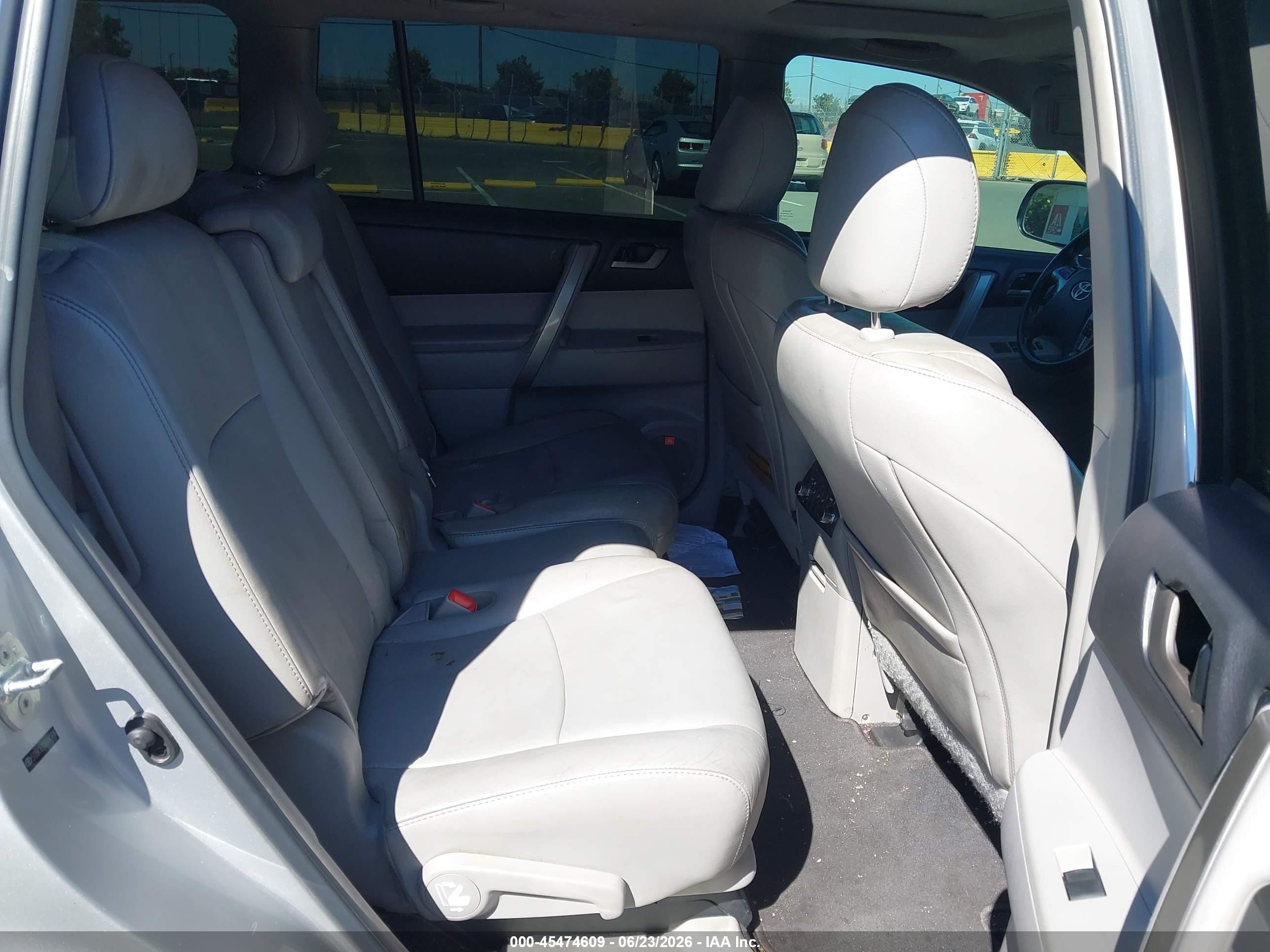 2011 Toyota Highlander Se V6 Silver vin: 5TDBK3EH3BS043606