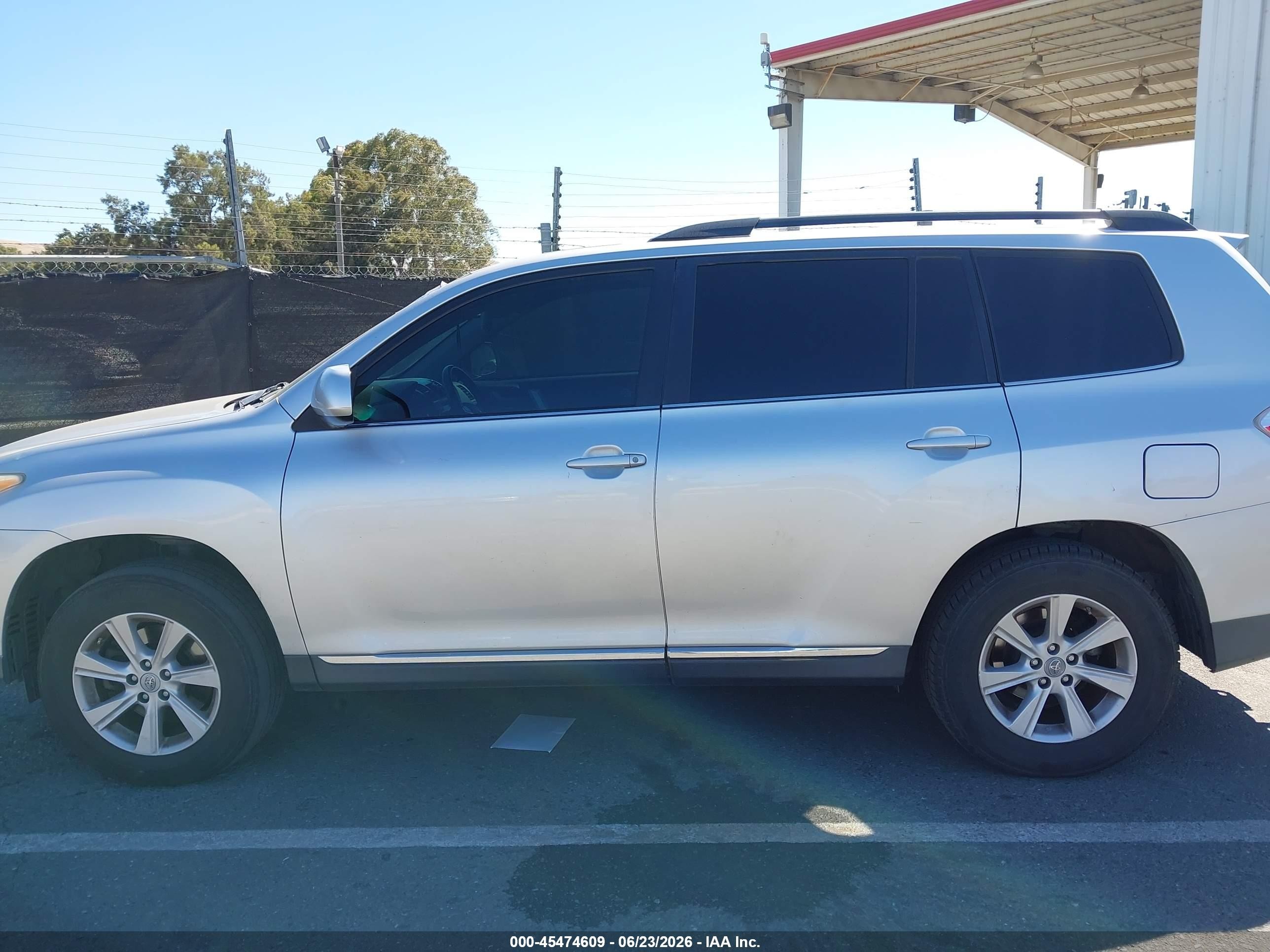 2011 Toyota Highlander Se V6 Silver vin: 5TDBK3EH3BS043606