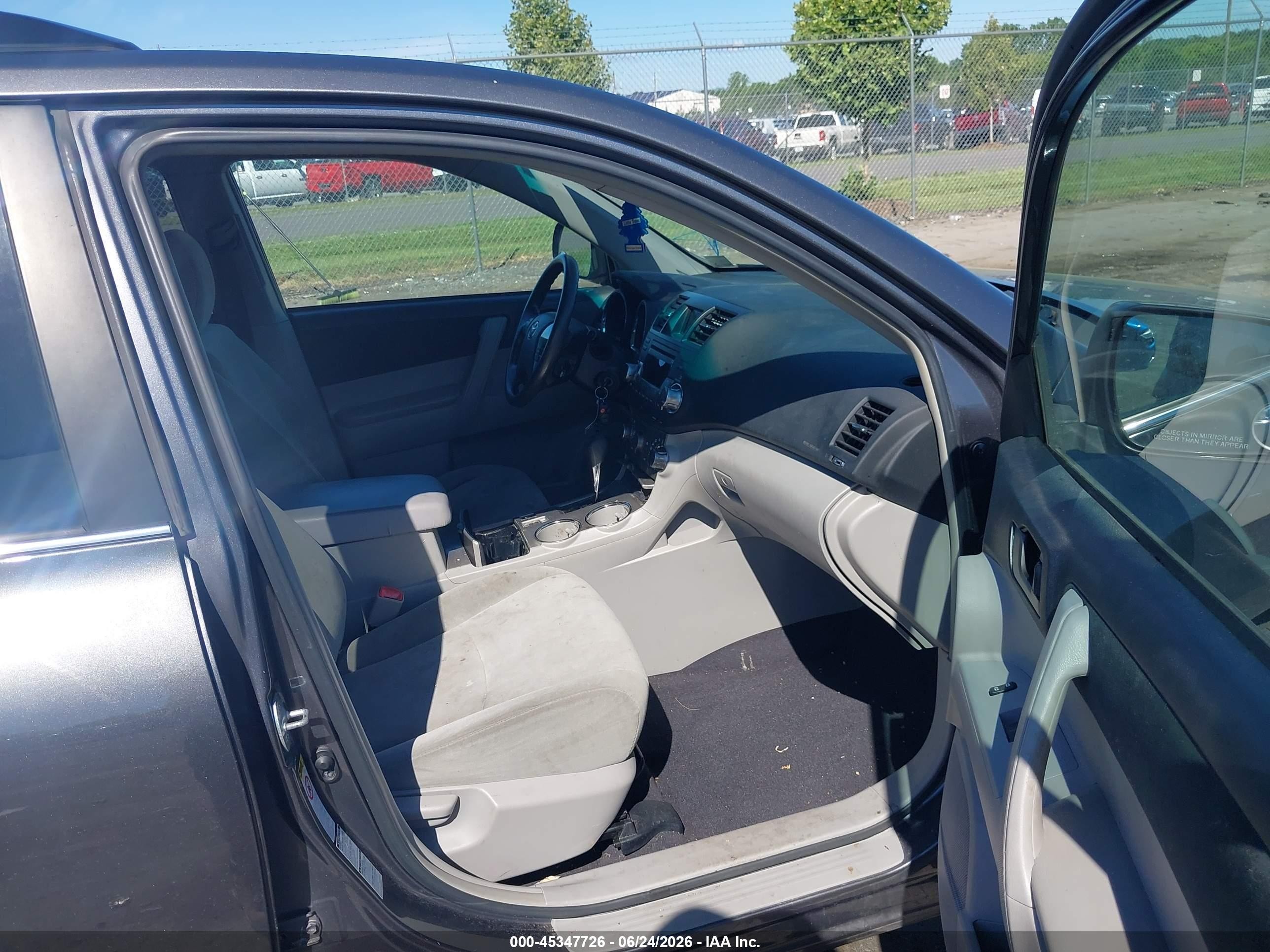 2011 Toyota Highlander Base V6 Gray vin: 5TDBK3EH3BS044397
