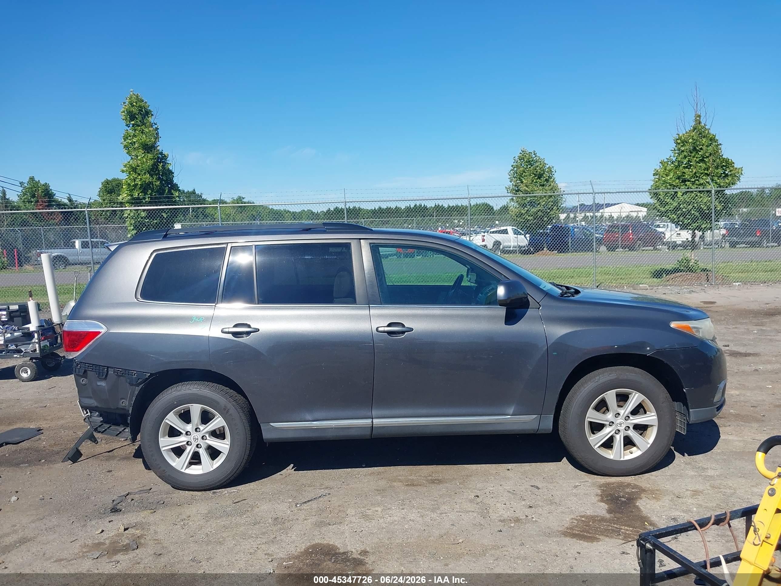 2011 Toyota Highlander Base V6 Gray vin: 5TDBK3EH3BS044397