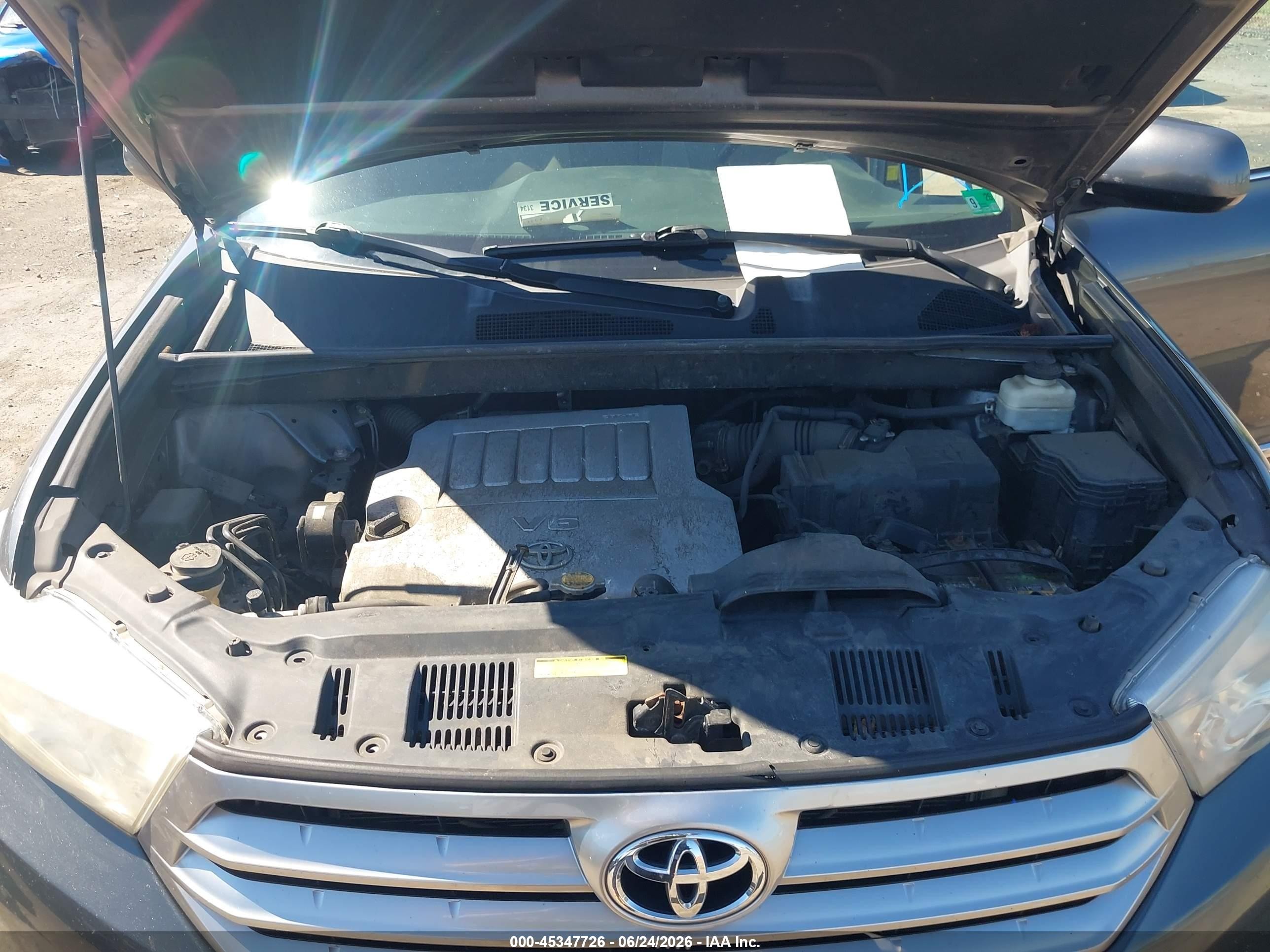 2011 Toyota Highlander Base V6 Gray vin: 5TDBK3EH3BS044397