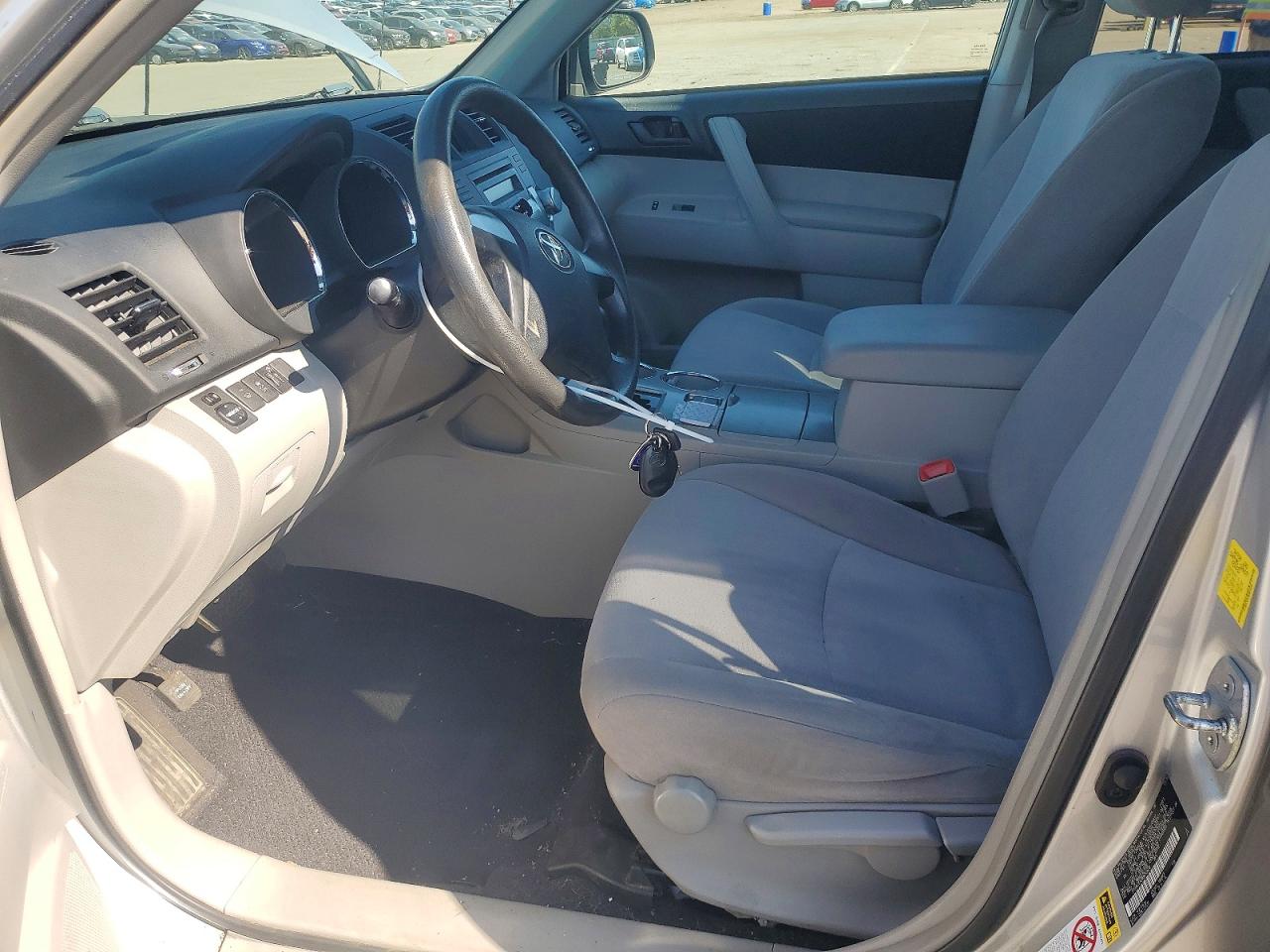 2011 Toyota Highlander Base Silver vin: 5TDBK3EH3BS058638