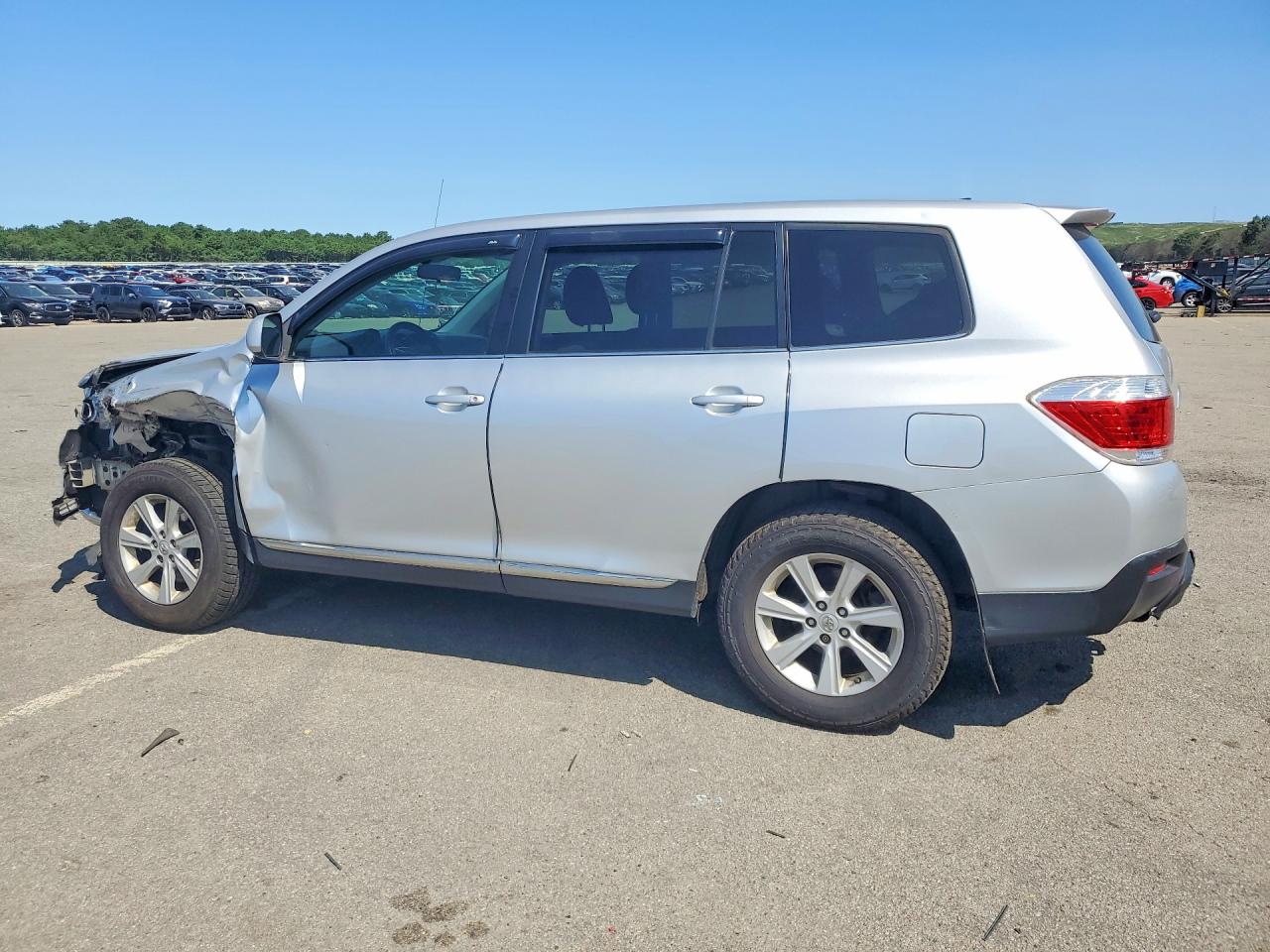 2011 Toyota Highlander Base Silver vin: 5TDBK3EH3BS058638