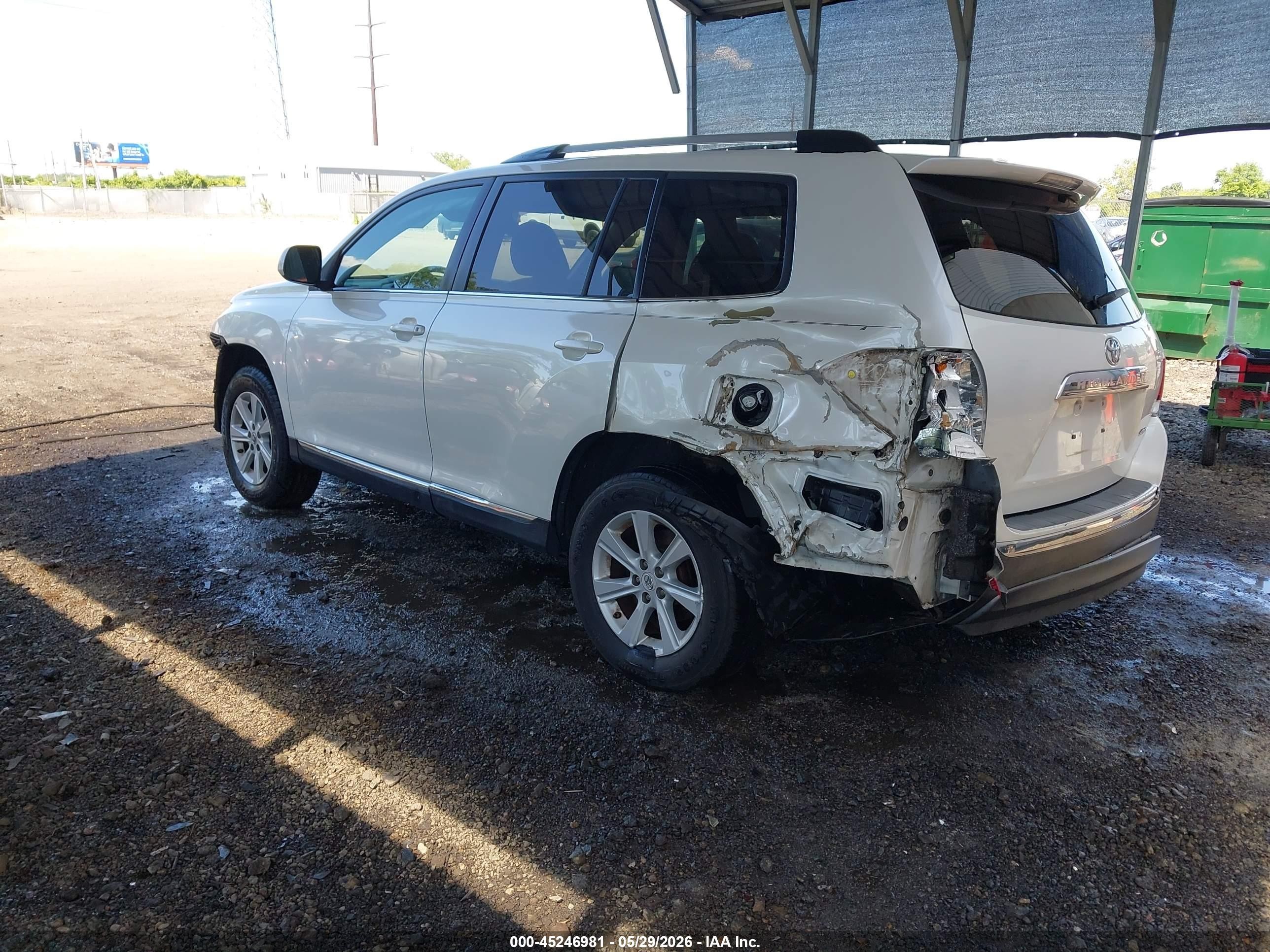 2011 Toyota Highlander Base V6 White vin: 5TDBK3EH3BS061572