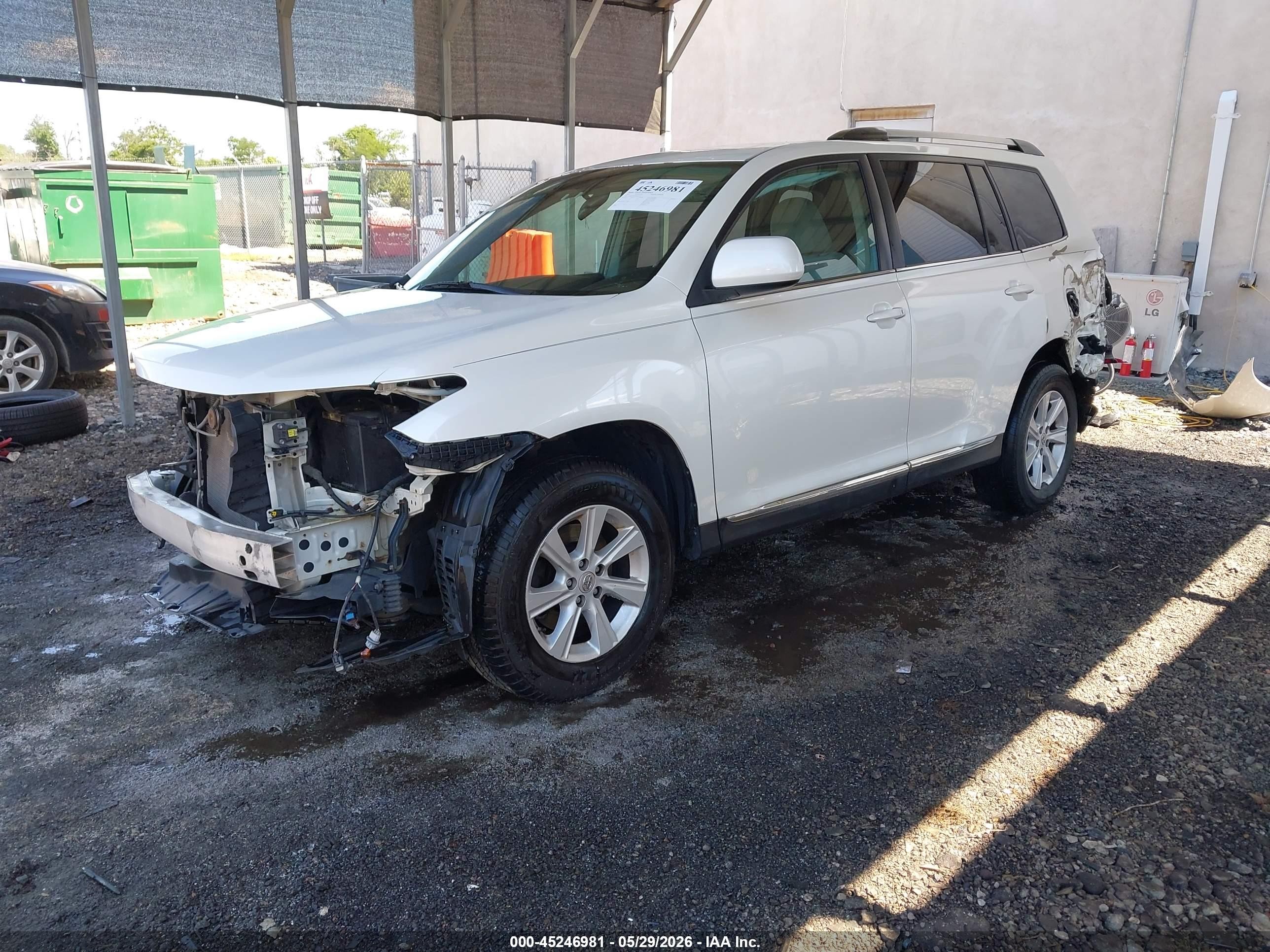 2011 Toyota Highlander Base V6 White vin: 5TDBK3EH3BS061572