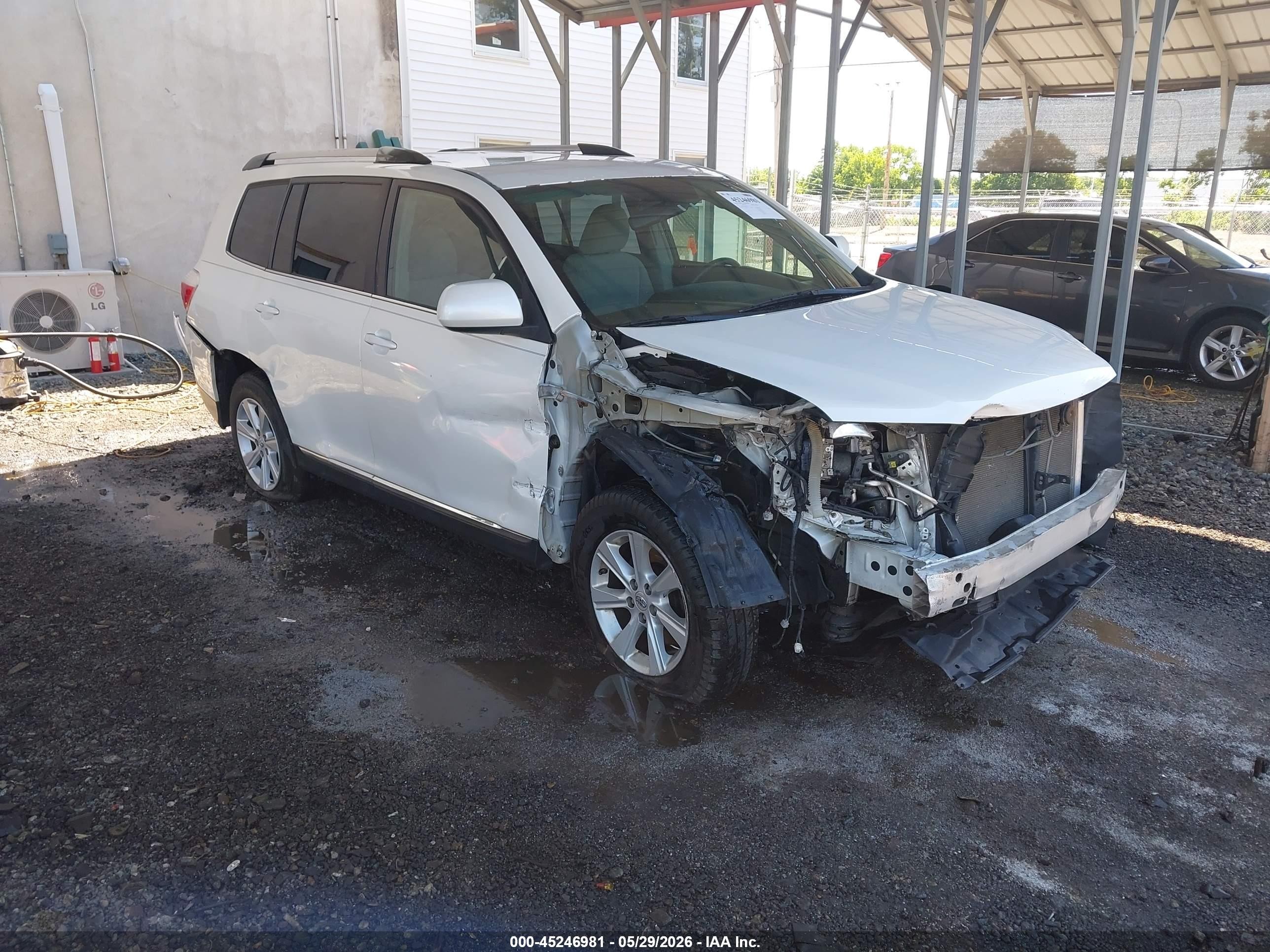 2011 Toyota Highlander Base V6 White vin: 5TDBK3EH3BS061572