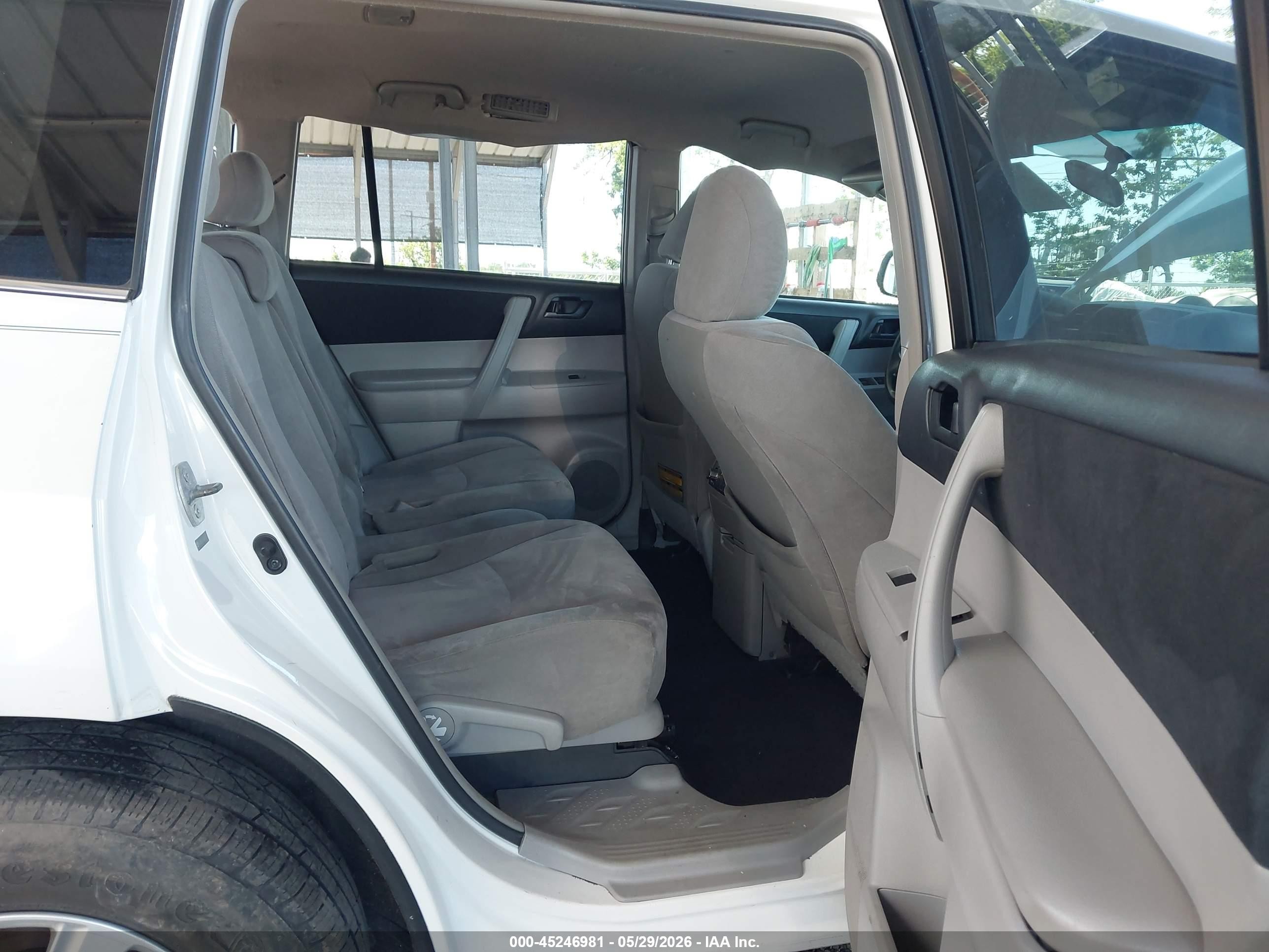 2011 Toyota Highlander Base V6 White vin: 5TDBK3EH3BS061572