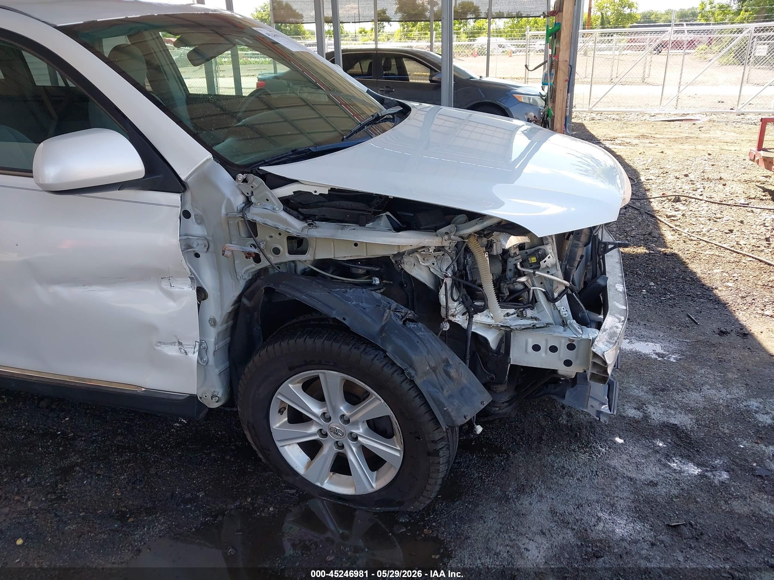 2011 Toyota Highlander Base V6 White vin: 5TDBK3EH3BS061572