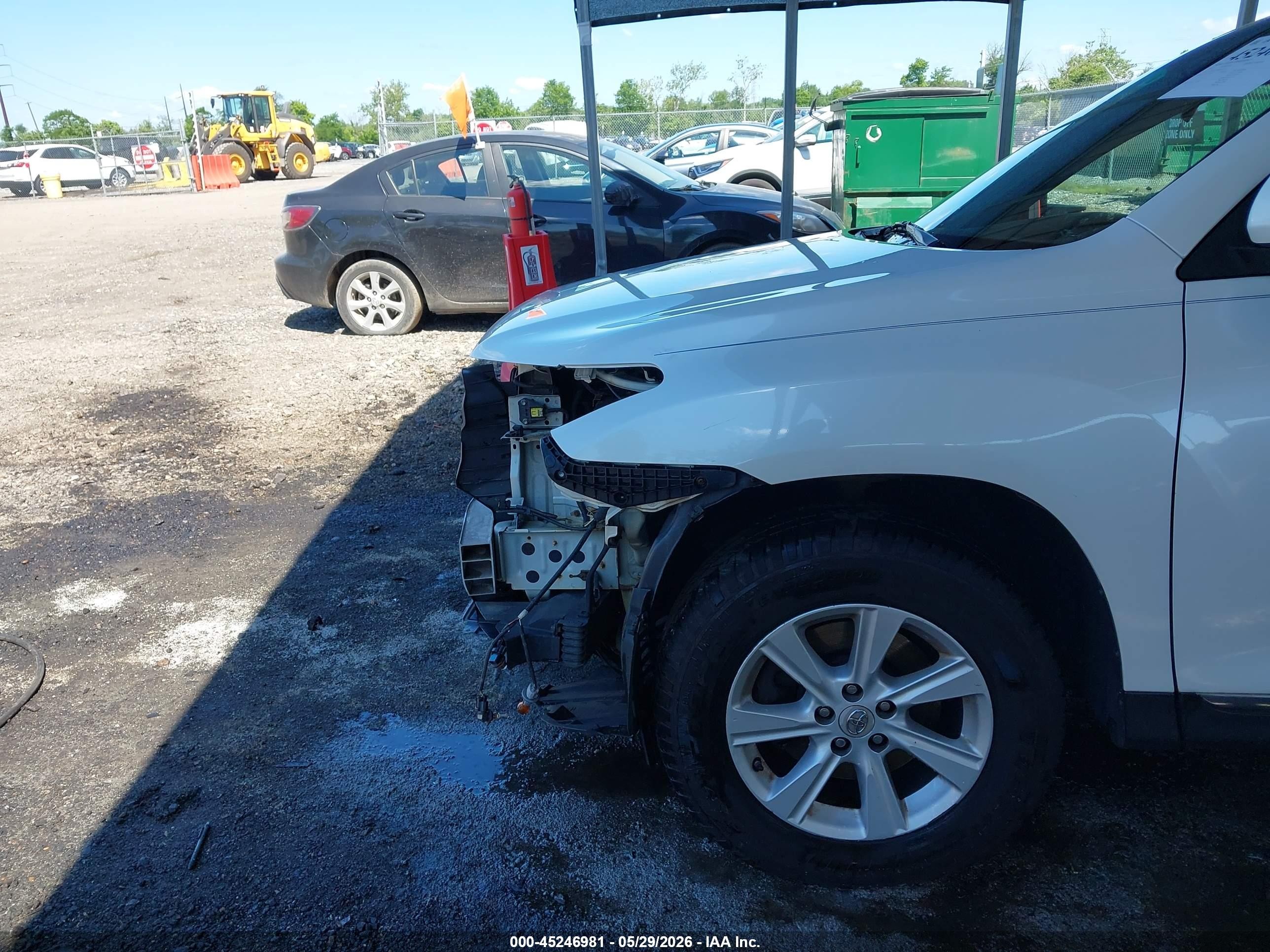 2011 Toyota Highlander Base V6 White vin: 5TDBK3EH3BS061572