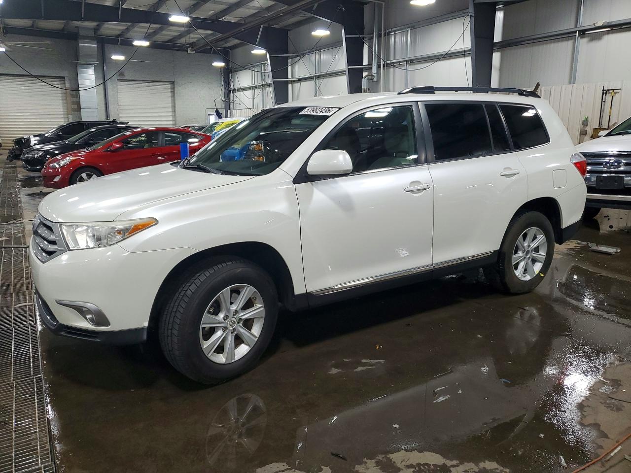 2011 Toyota Highlander Base White vin: 5TDBK3EH3BS072197
