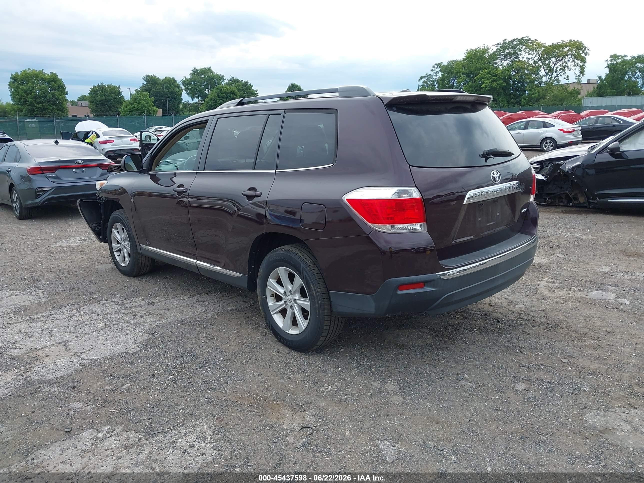 2011 Toyota Highlander Base V6 Burgundy vin: 5TDBK3EH3BS083619
