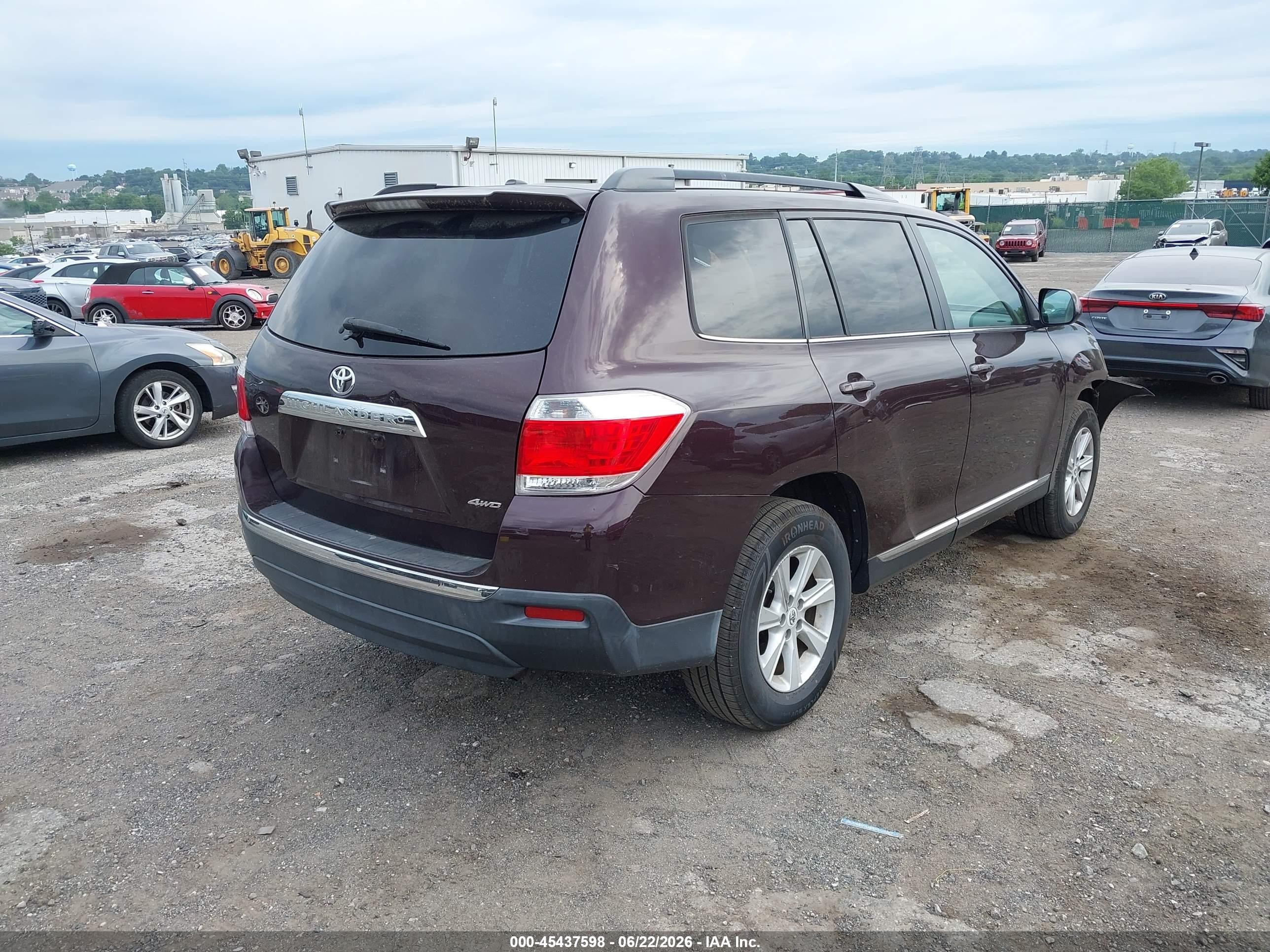 2011 Toyota Highlander Base V6 Burgundy vin: 5TDBK3EH3BS083619