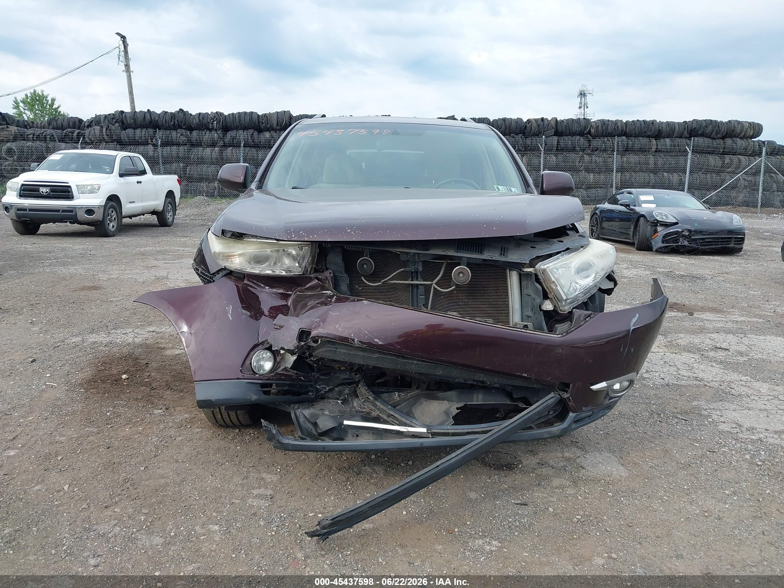 2011 Toyota Highlander Base V6 Burgundy vin: 5TDBK3EH3BS083619
