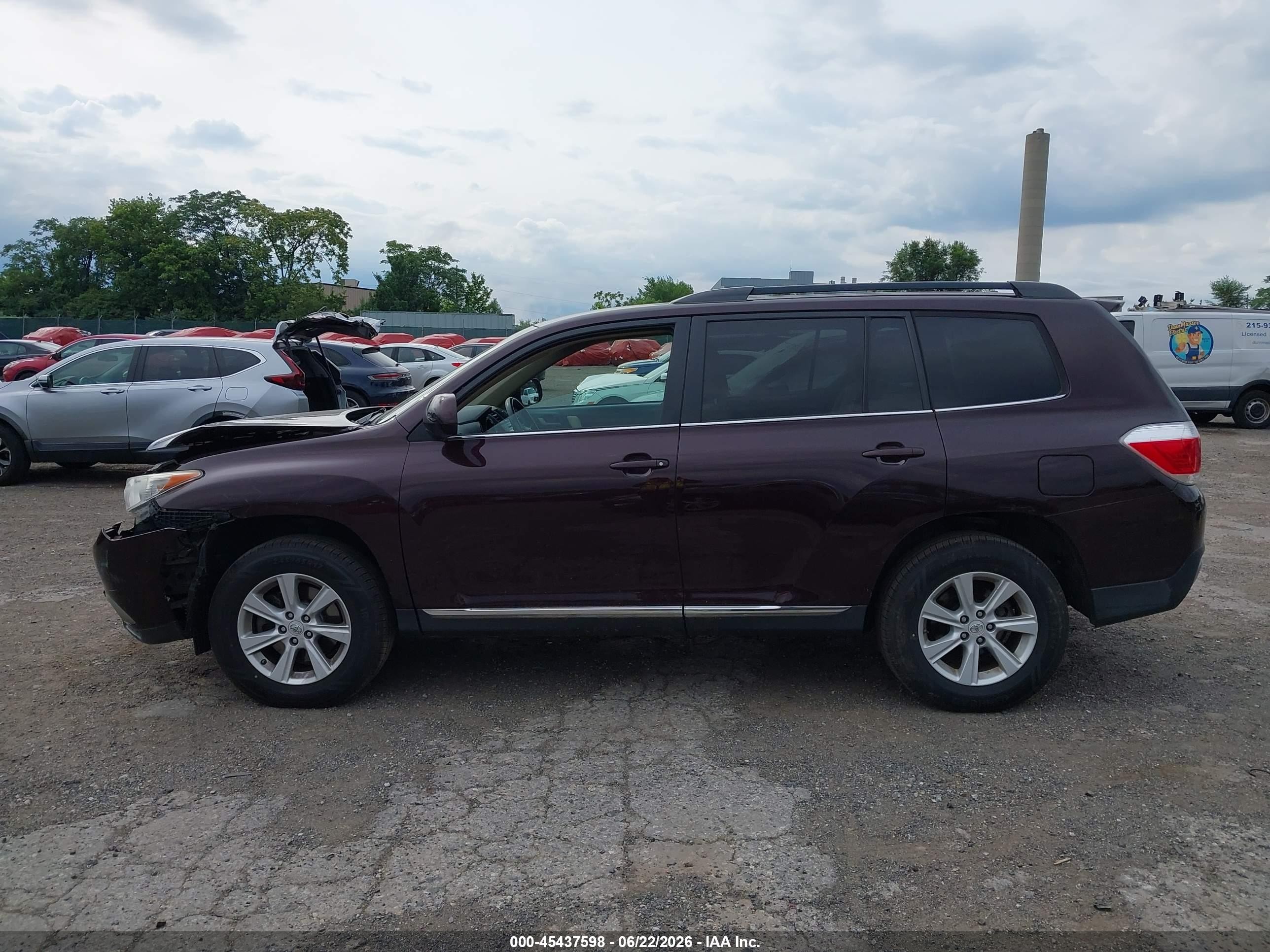 2011 Toyota Highlander Base V6 Burgundy vin: 5TDBK3EH3BS083619