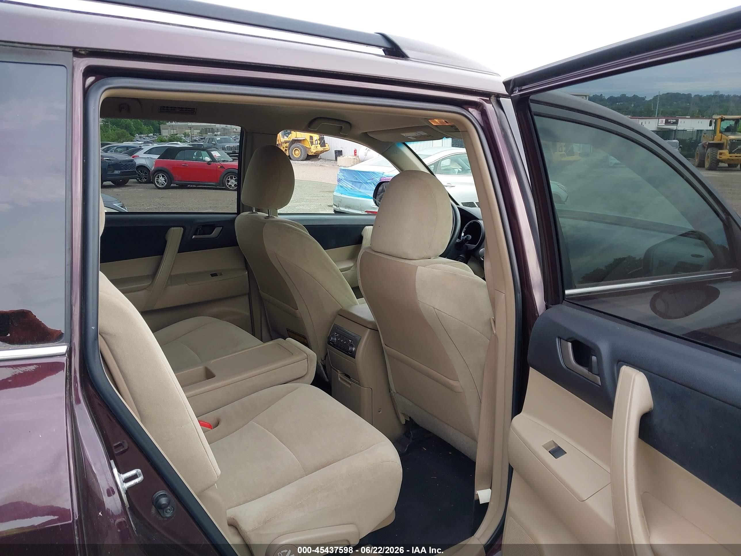 2011 Toyota Highlander Base V6 Burgundy vin: 5TDBK3EH3BS083619