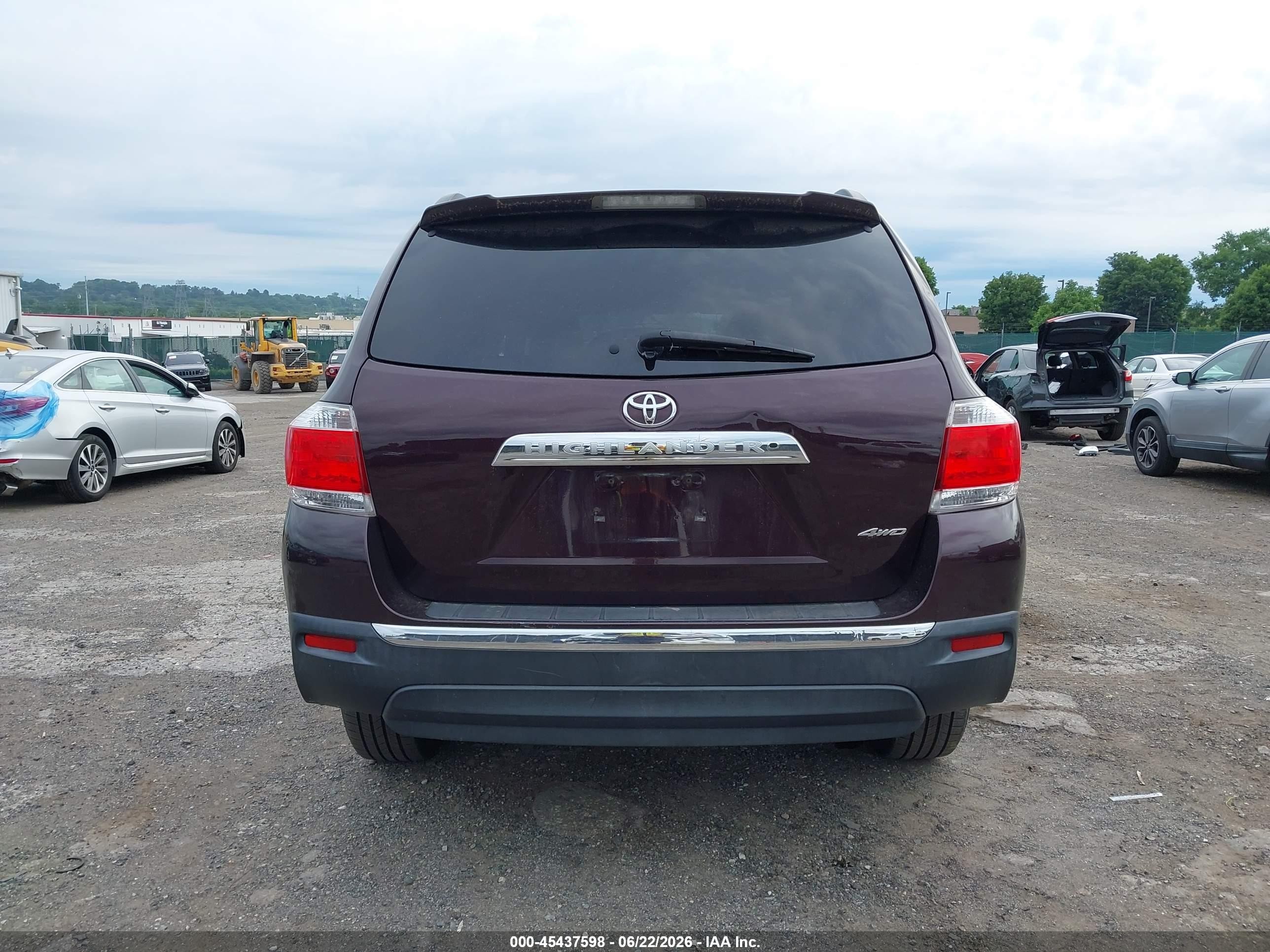 2011 Toyota Highlander Base V6 Burgundy vin: 5TDBK3EH3BS083619