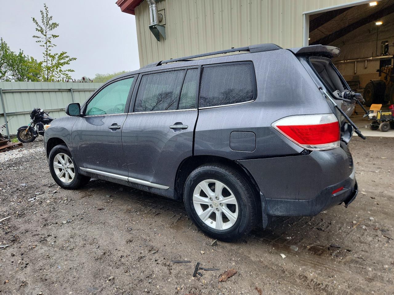 2011 Toyota Highlander Base Silver vin: 5TDBK3EH3BS086374