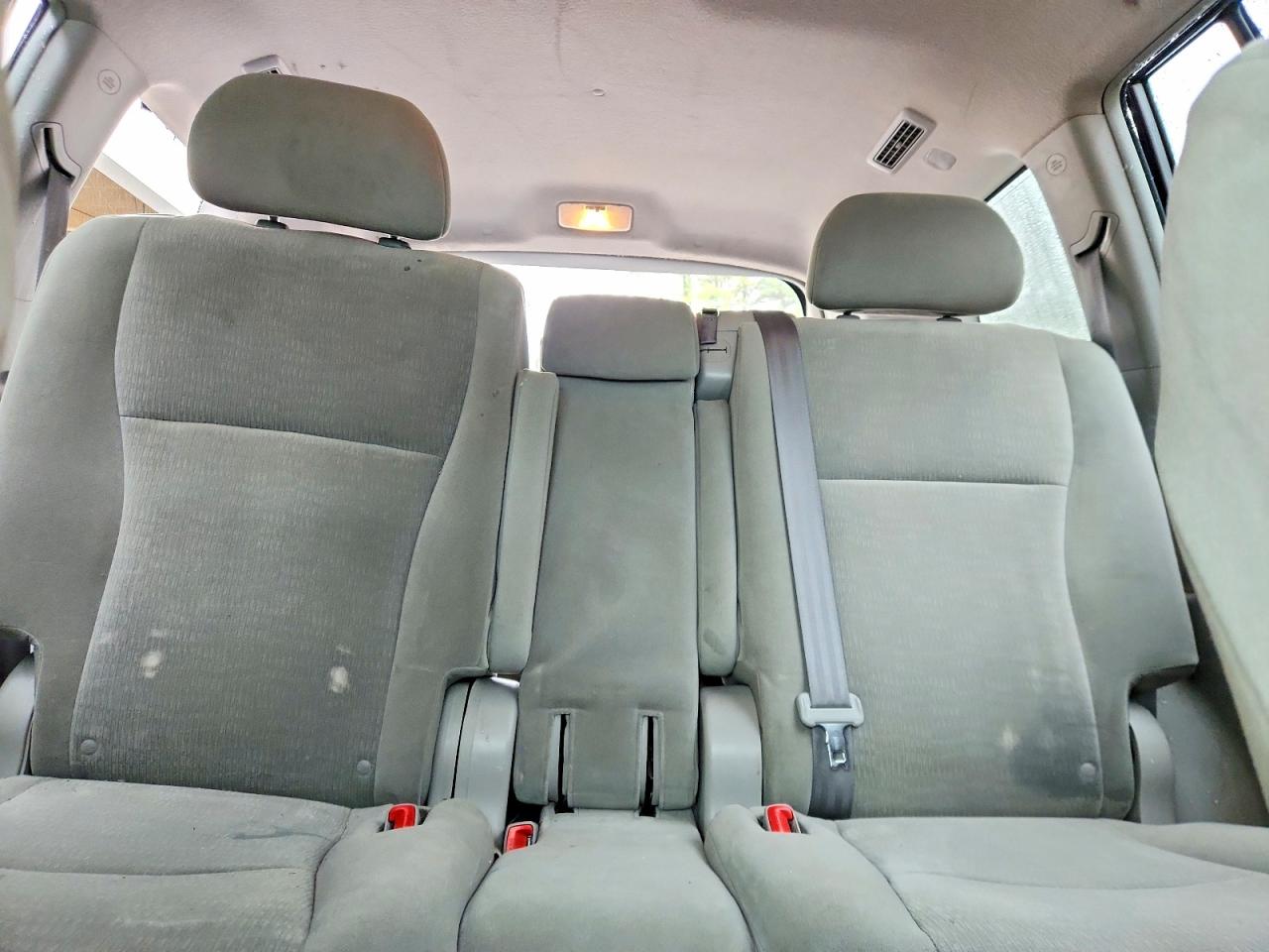 2011 Toyota Highlander Base Silver vin: 5TDBK3EH3BS086374