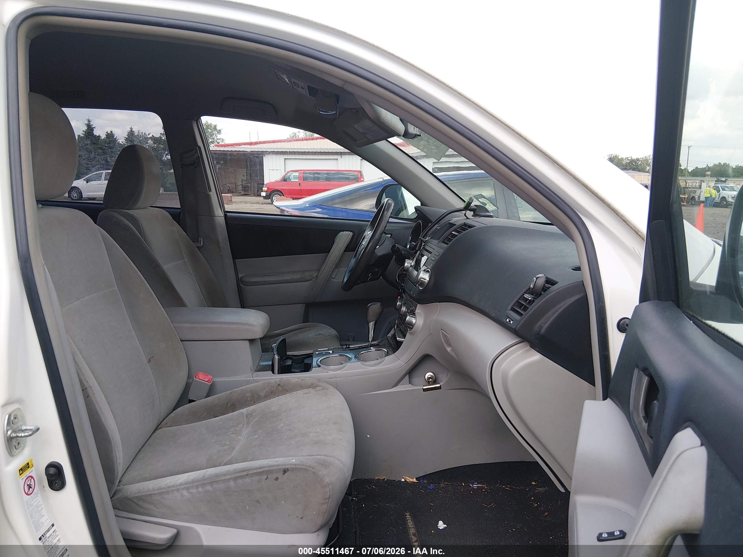 2011 Toyota Highlander Base V6 Белый vin: 5TDBK3EH3BS087105