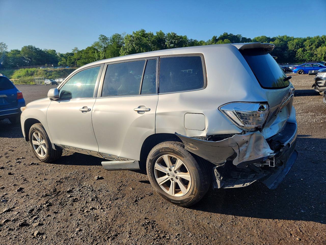 2011 Toyota Highlander Base Silver vin: 5TDBK3EH3BS090263