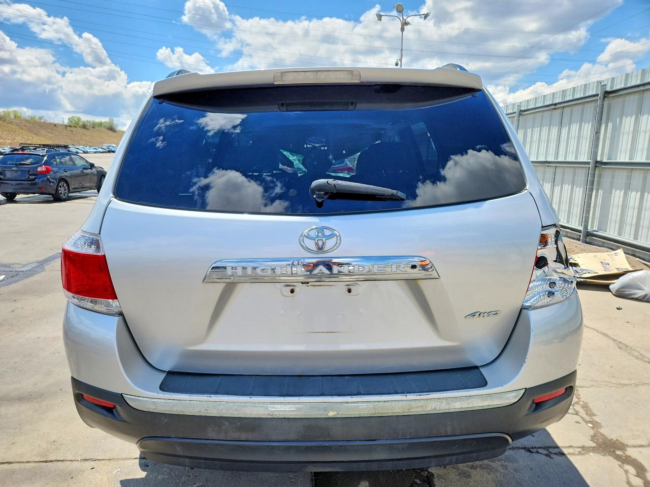 2012 Toyota Highlander Se Silver vin: 5TDBK3EH3CS104647