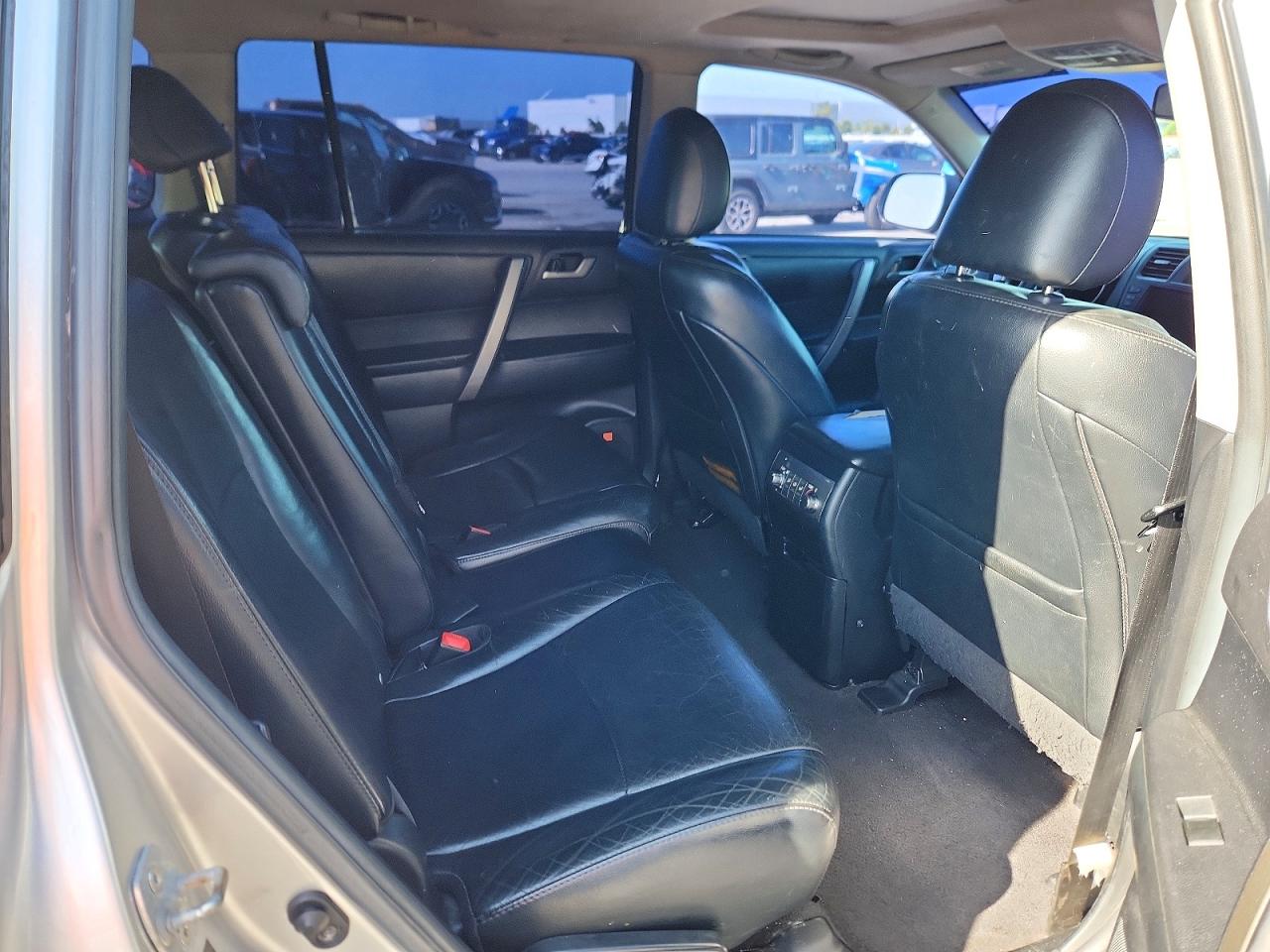 2012 Toyota Highlander Se Silver vin: 5TDBK3EH3CS128656
