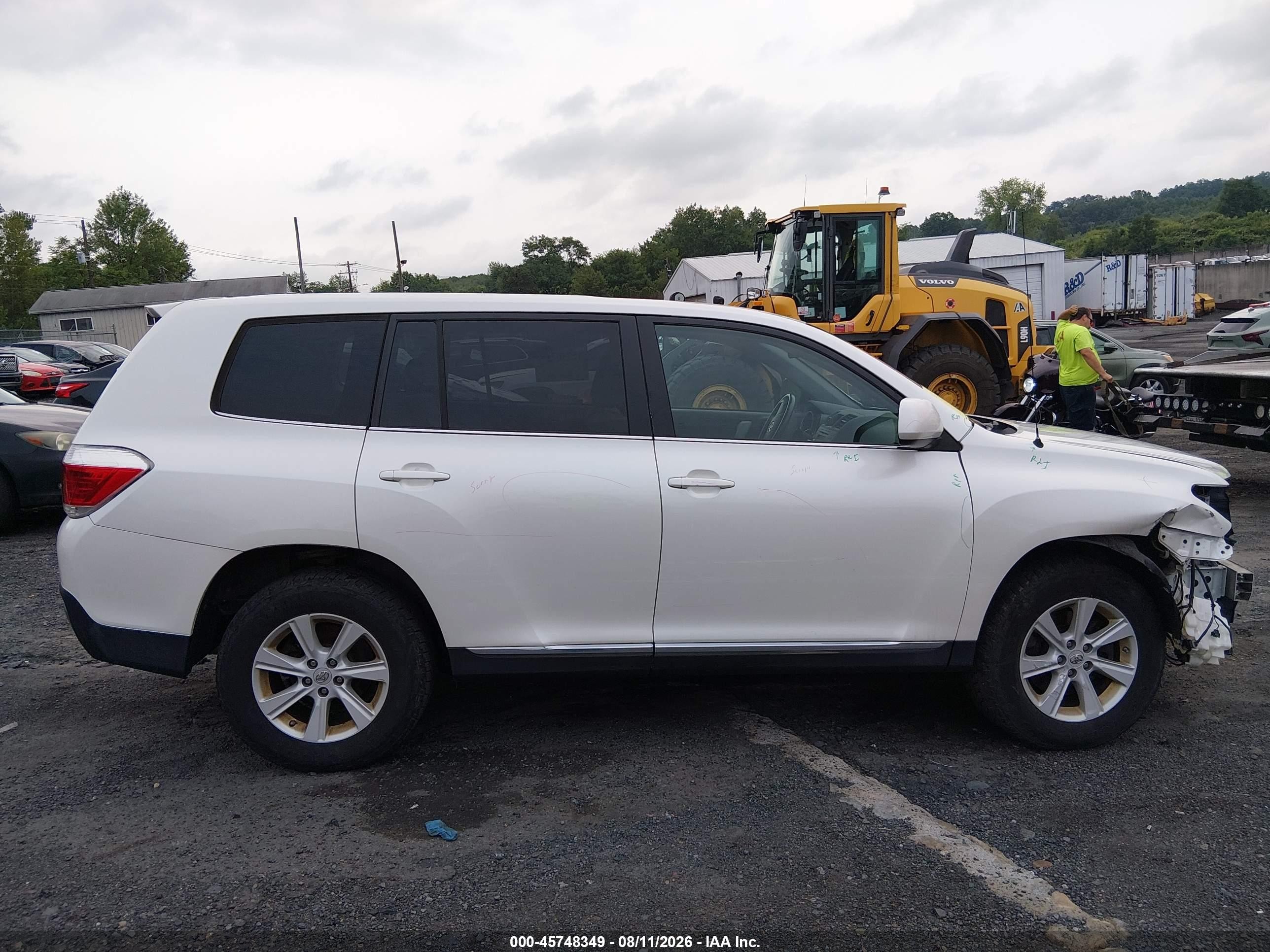 2012 Toyota Highlander Base V6 Белый vin: 5TDBK3EH3CS147837
