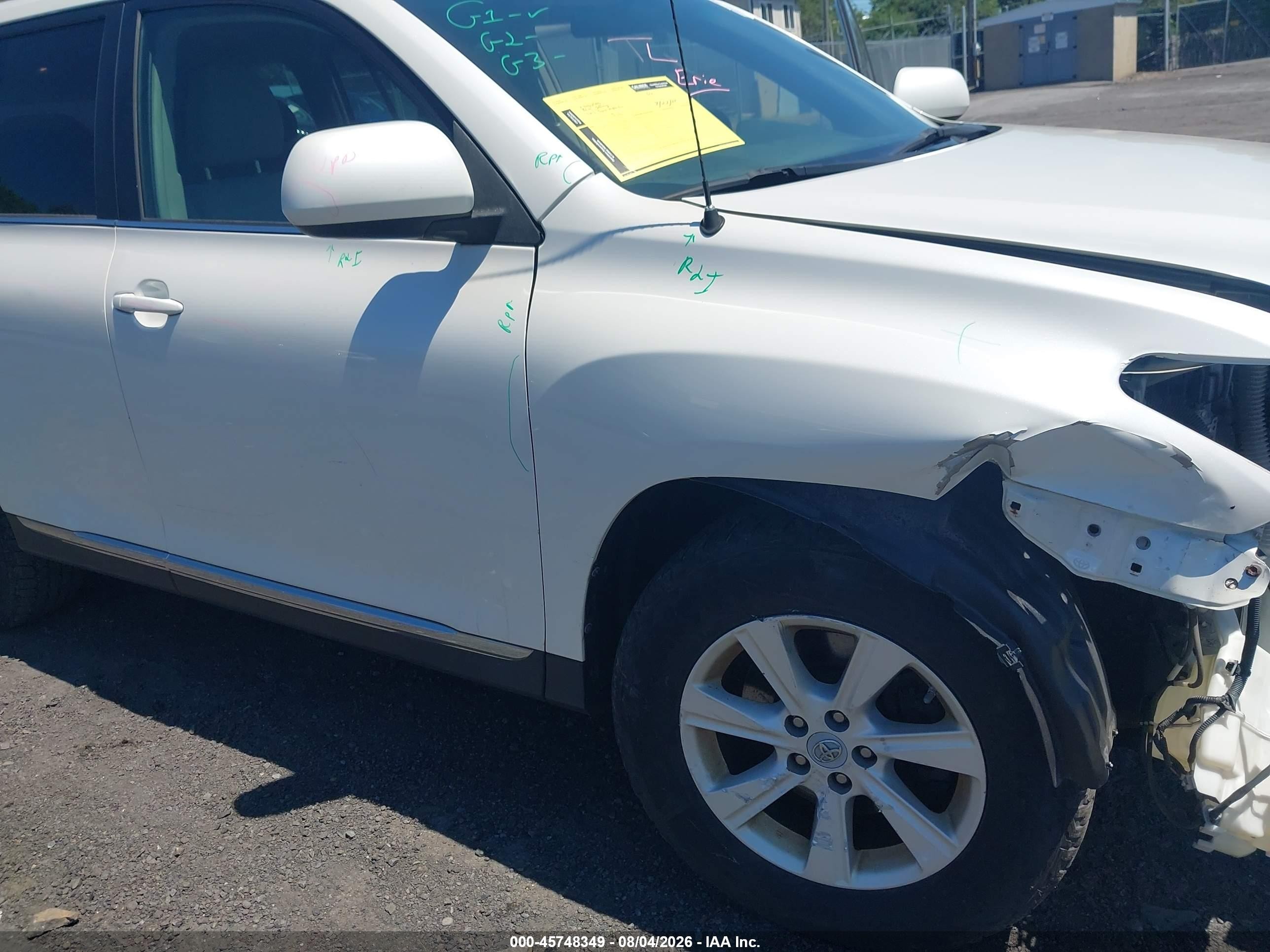2012 Toyota Highlander Base V6 Белый vin: 5TDBK3EH3CS147837