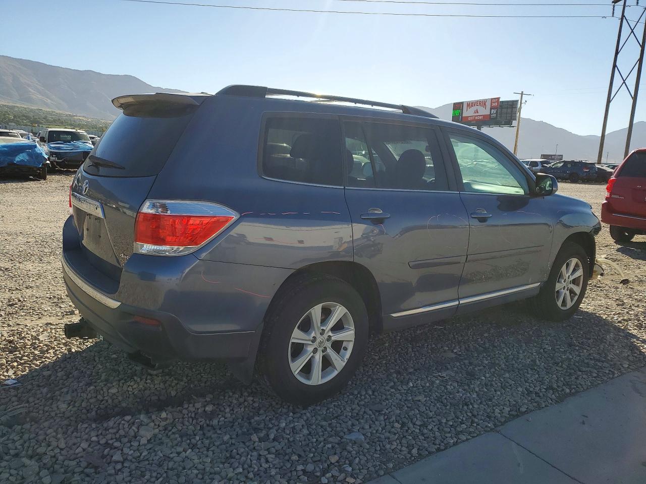 2012 Toyota Highlander Base Blue vin: 5TDBK3EH3CS159521