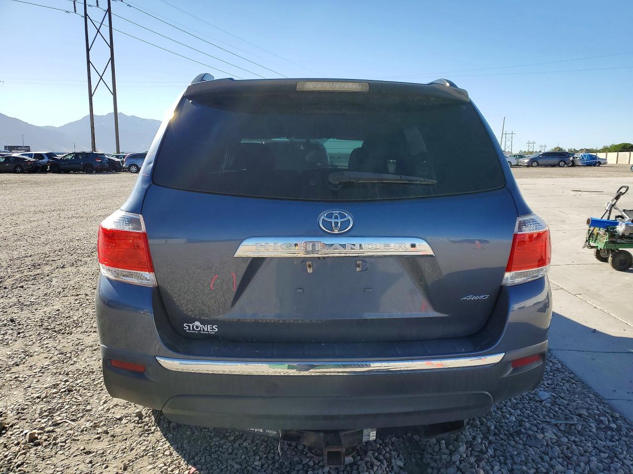 2012 Toyota Highlander Base Blue vin: 5TDBK3EH3CS159521