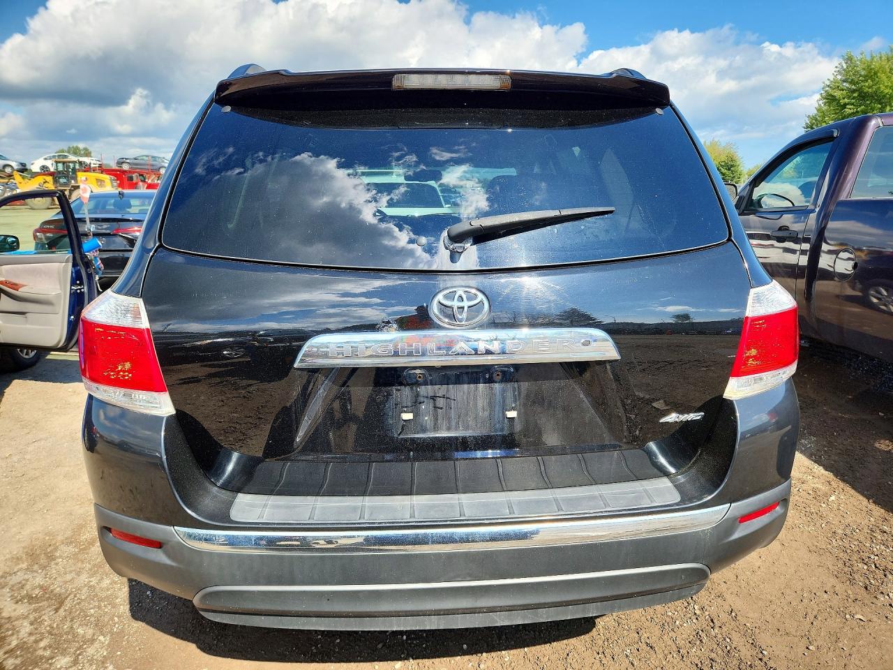 2013 Toyota Highlander Base Black vin: 5TDBK3EH3DS202126