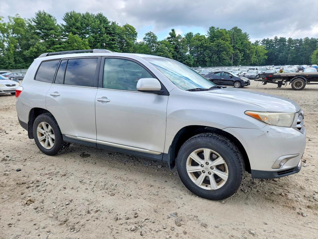 2013 Toyota Highlander Plus Серебряный vin: 5TDBK3EH3DS207584