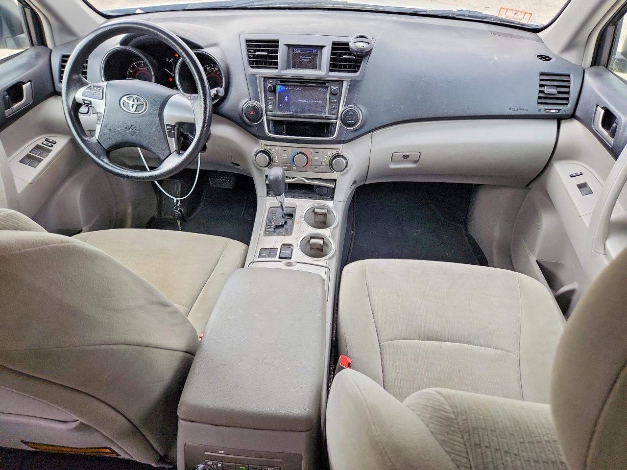 2013 Toyota Highlander Plus Серебряный vin: 5TDBK3EH3DS207584