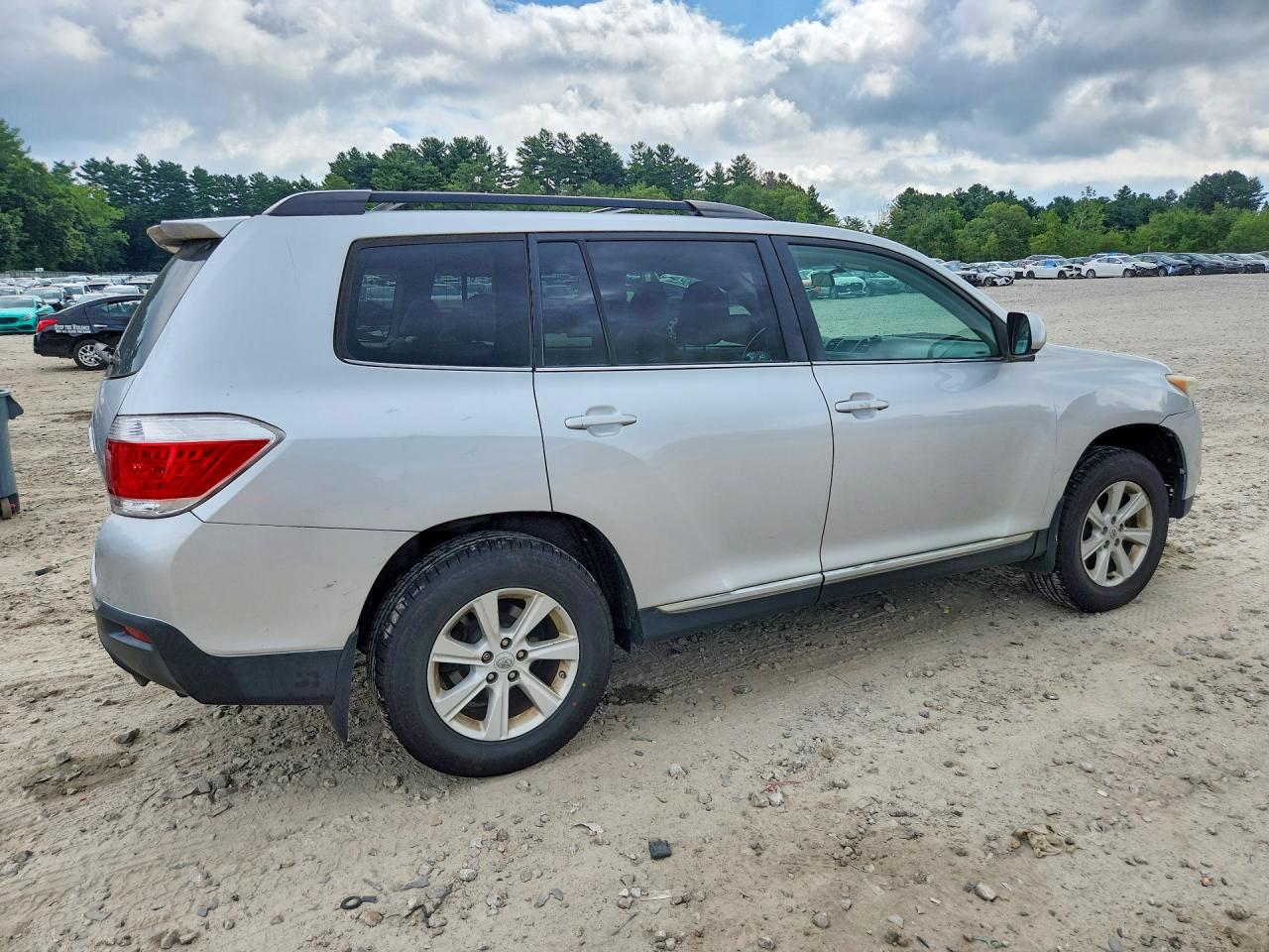 2013 Toyota Highlander Plus Серебряный vin: 5TDBK3EH3DS207584