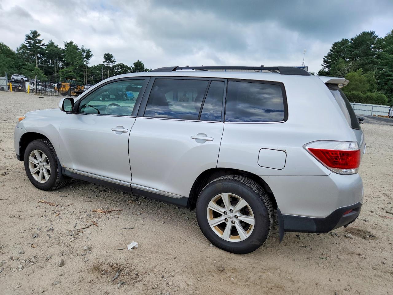 2013 Toyota Highlander Plus Серебряный vin: 5TDBK3EH3DS207584