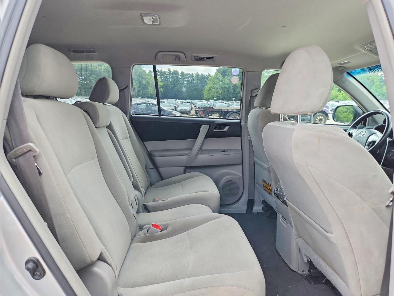 2013 Toyota Highlander Plus Серебряный vin: 5TDBK3EH3DS207584