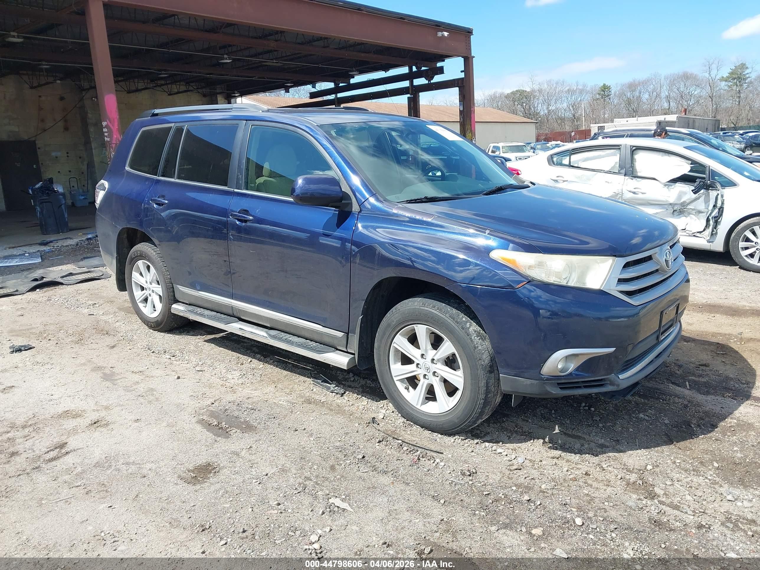 2013 Toyota Highlander Base Plus V6 Blue vin: 5TDBK3EH3DS211408