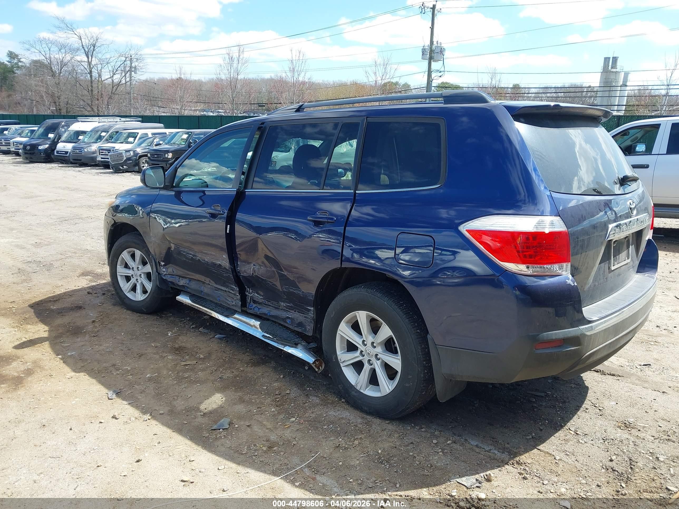 2013 Toyota Highlander Base Plus V6 Blue vin: 5TDBK3EH3DS211408