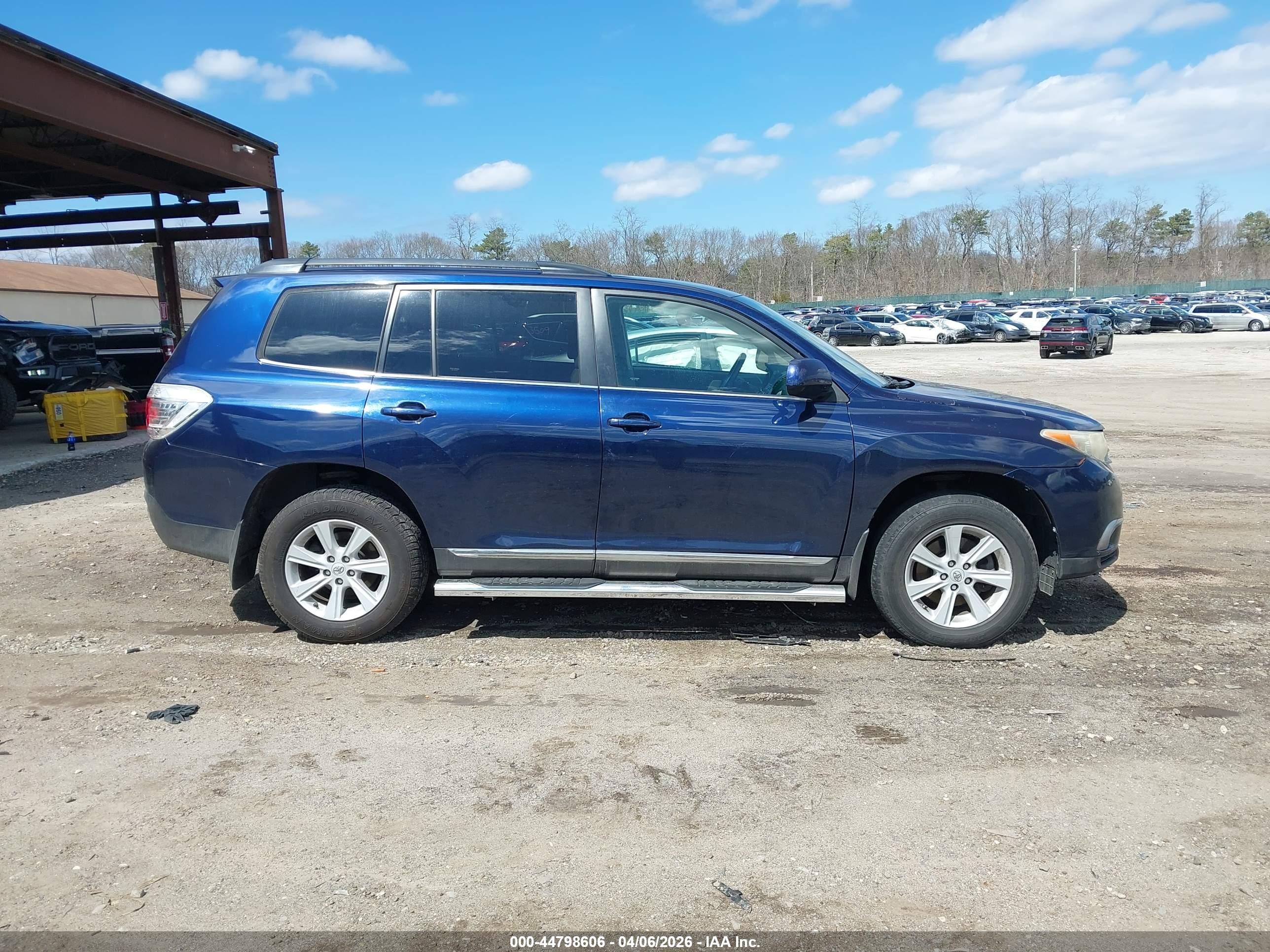 2013 Toyota Highlander Base Plus V6 Blue vin: 5TDBK3EH3DS211408