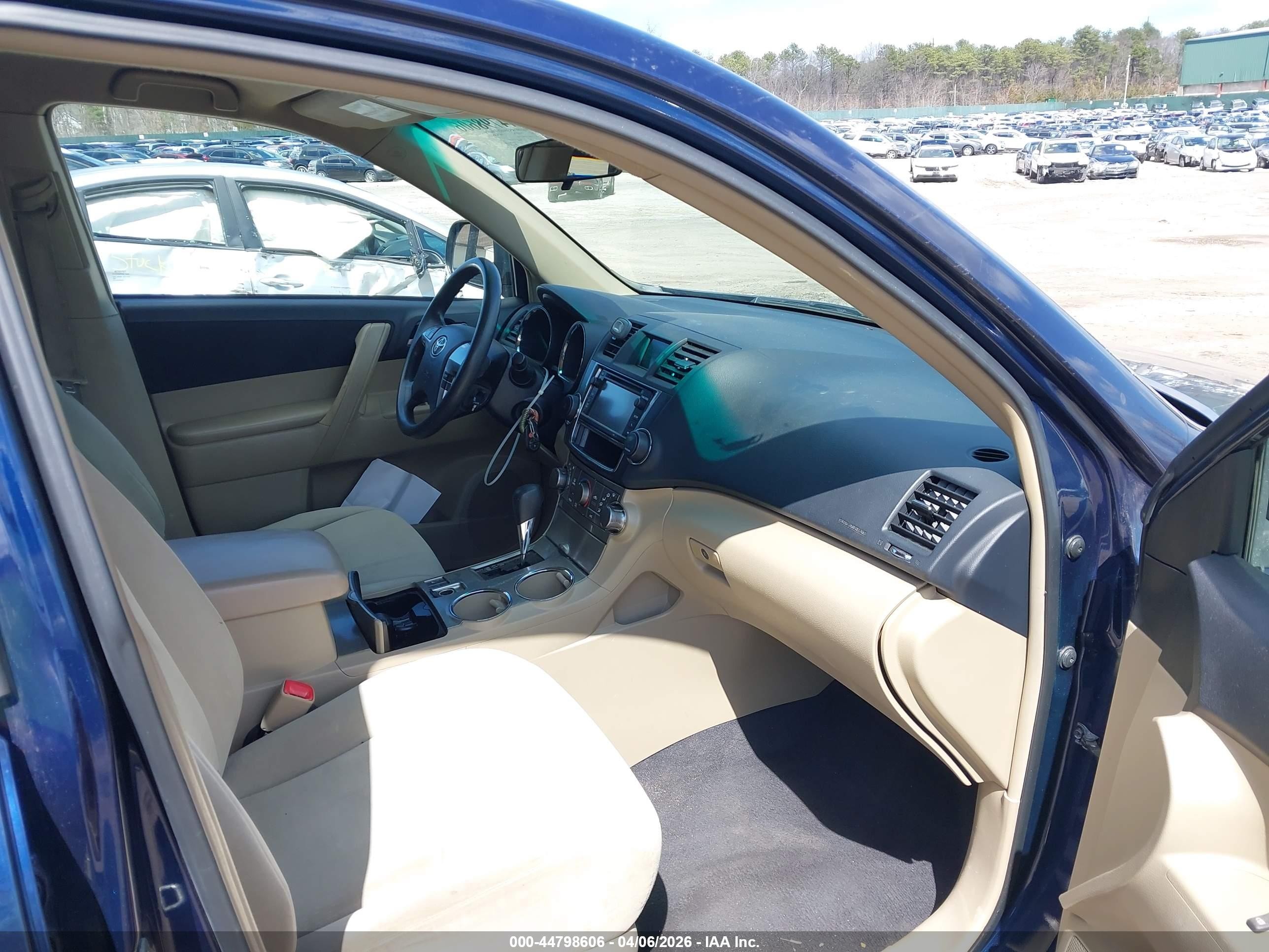 2013 Toyota Highlander Base Plus V6 Blue vin: 5TDBK3EH3DS211408