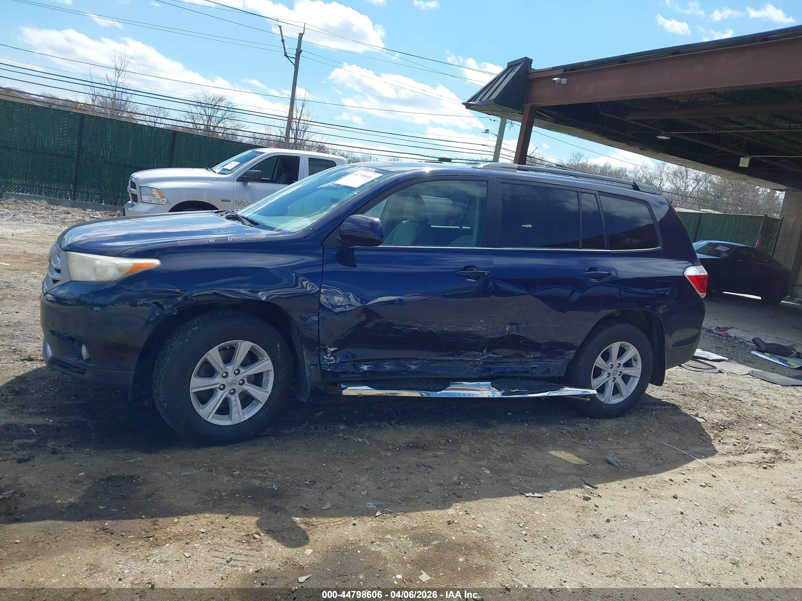 2013 Toyota Highlander Base Plus V6 Blue vin: 5TDBK3EH3DS211408
