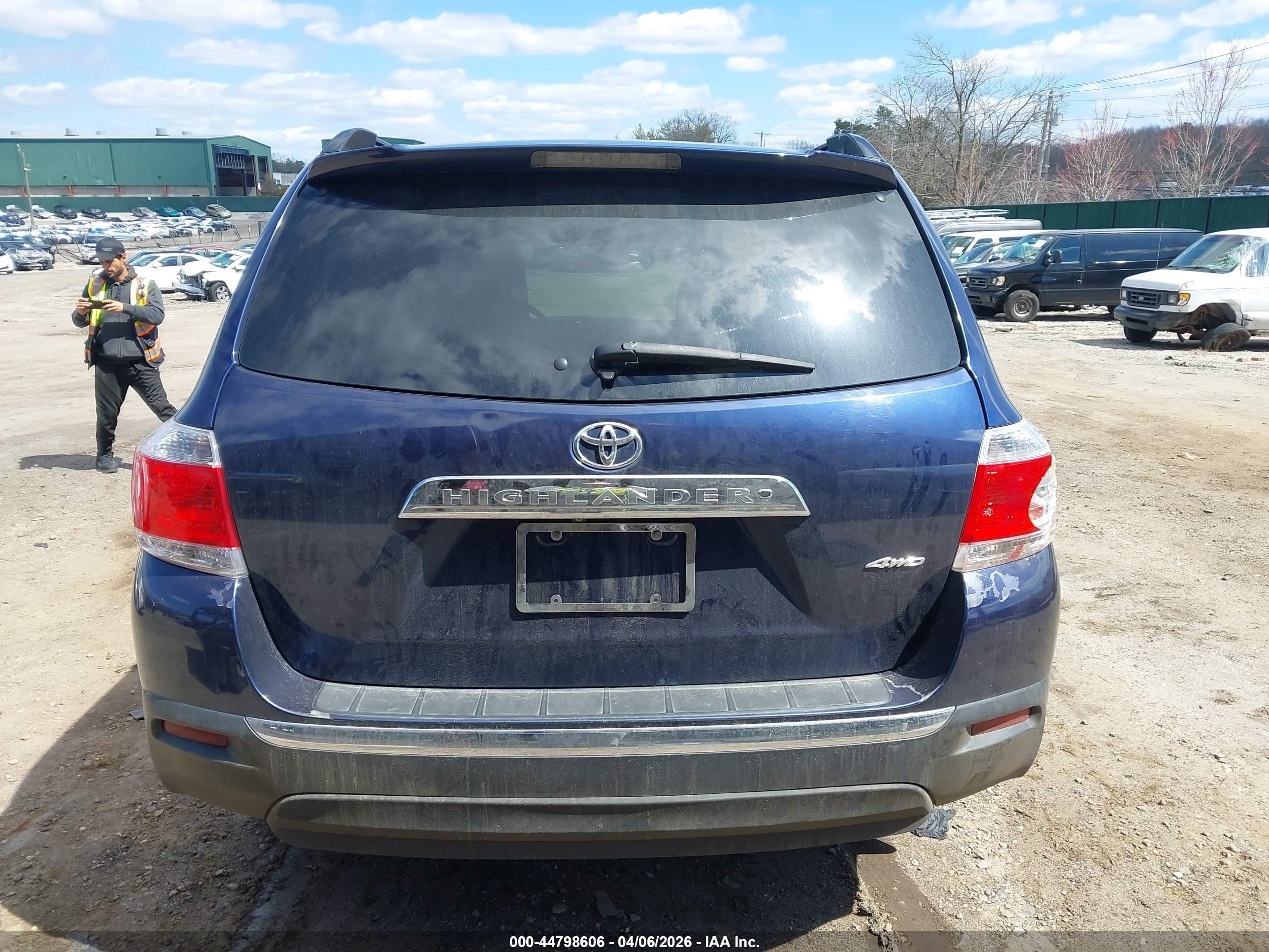 2013 Toyota Highlander Base Plus V6 Blue vin: 5TDBK3EH3DS211408