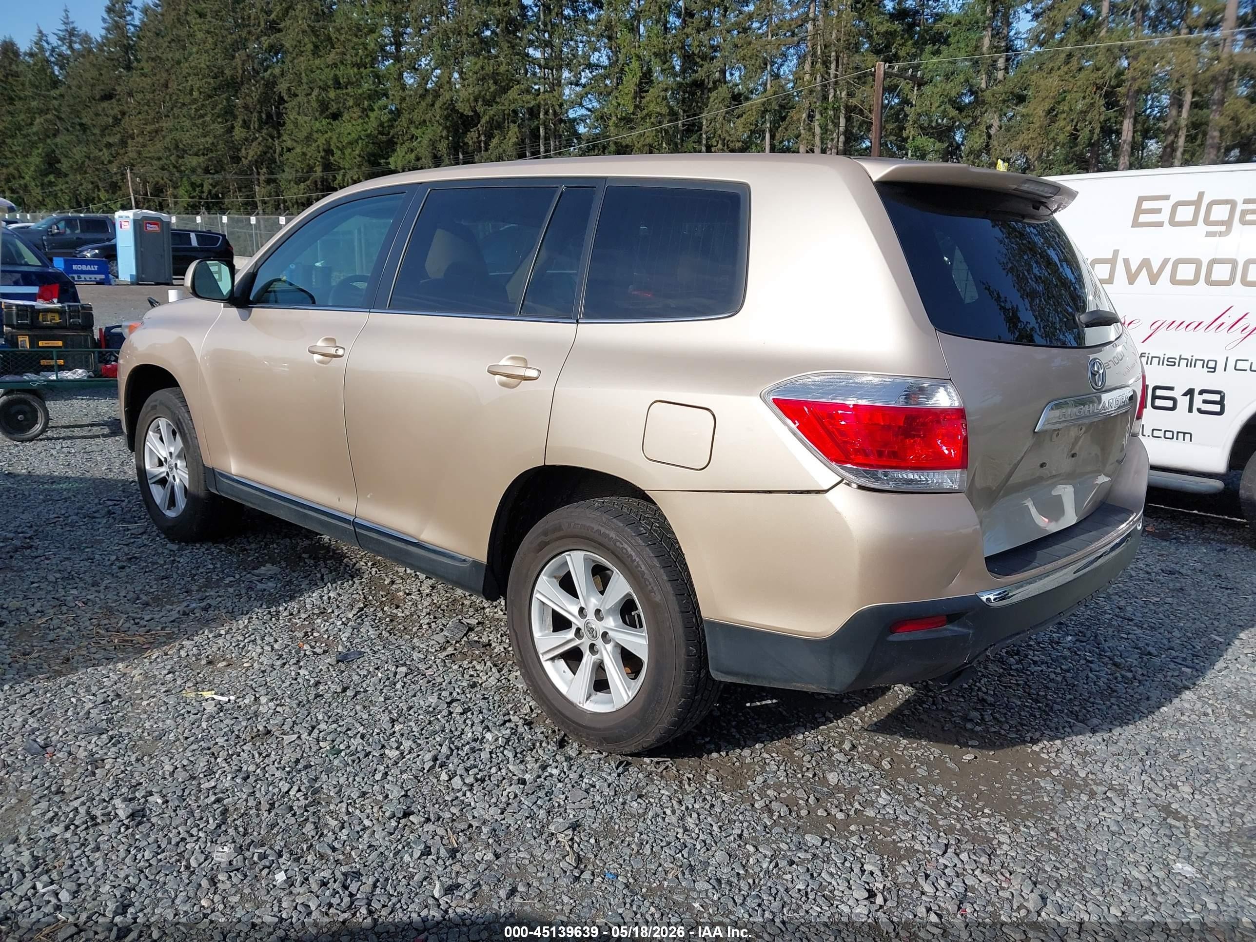 2013 Toyota Highlander Base V6 Золотой vin: 5TDBK3EH3DS212087